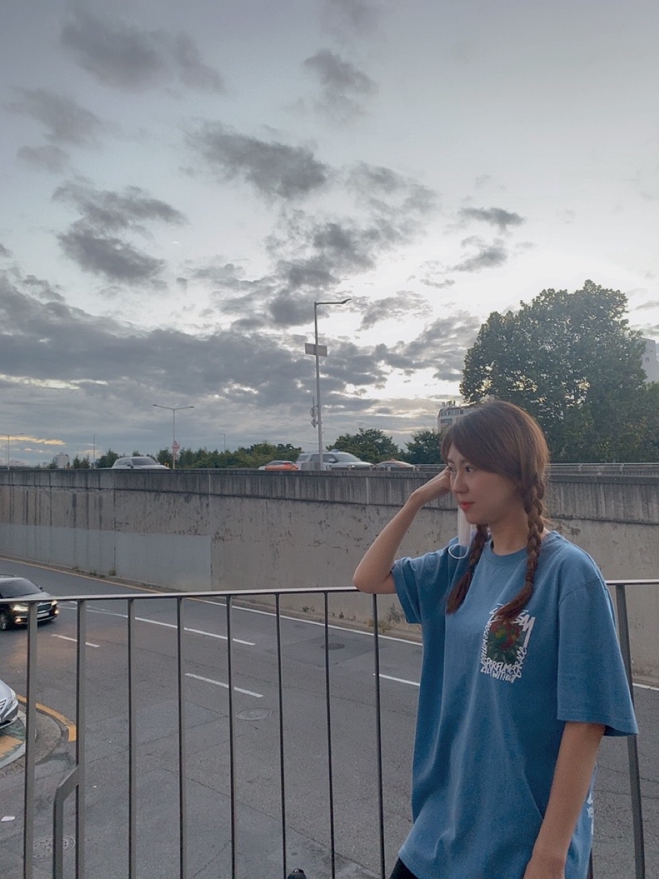 Stussy Camellias Pig. Dyed T-Shirt Blue, (W) Nike Air Force 1 '07 LX Photochromic 착용 스타일 - 2