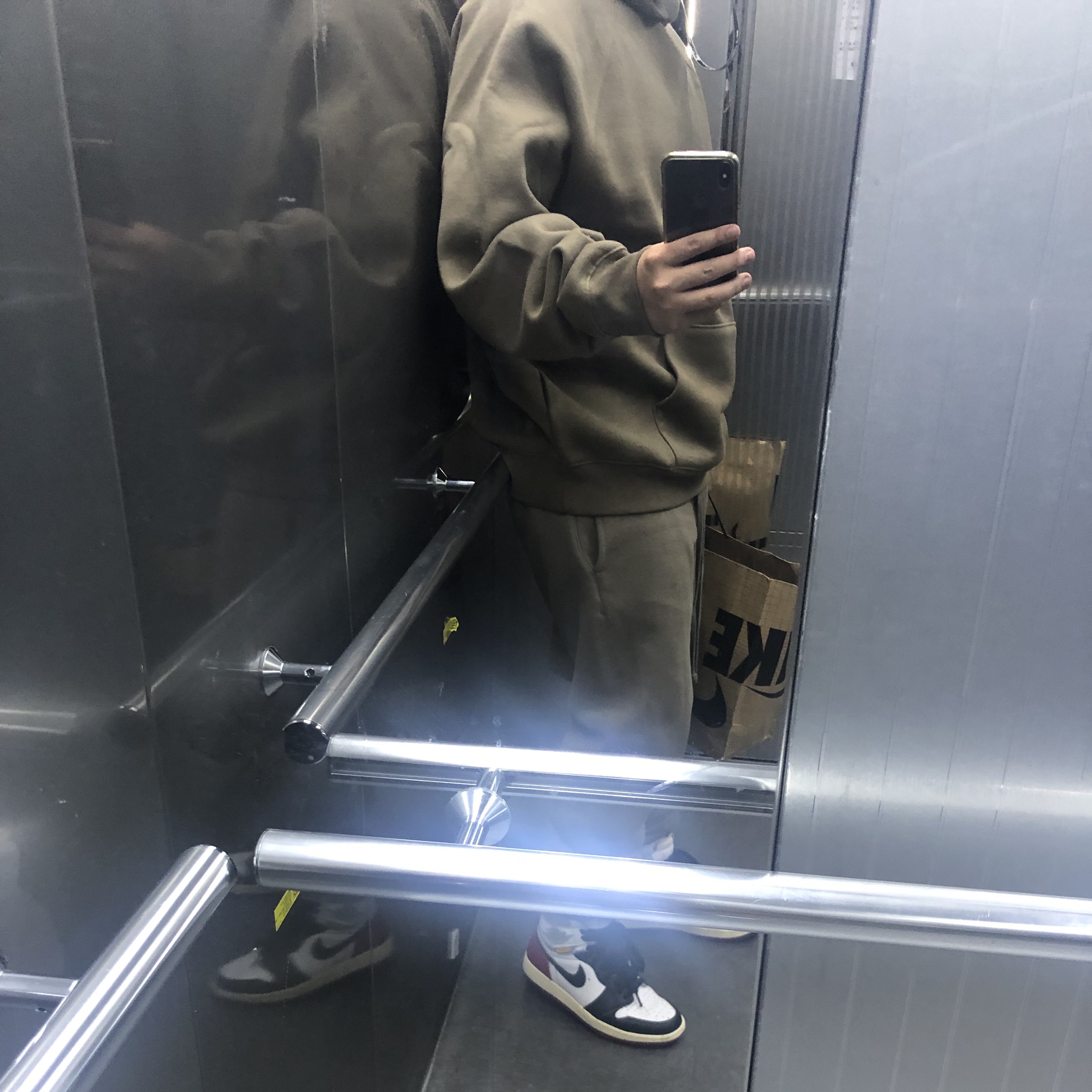 Jordan 1 x Union Retro High Black Toe, Essentials Pull-Over Hoodie Taupe - 21SS 착용 스타일