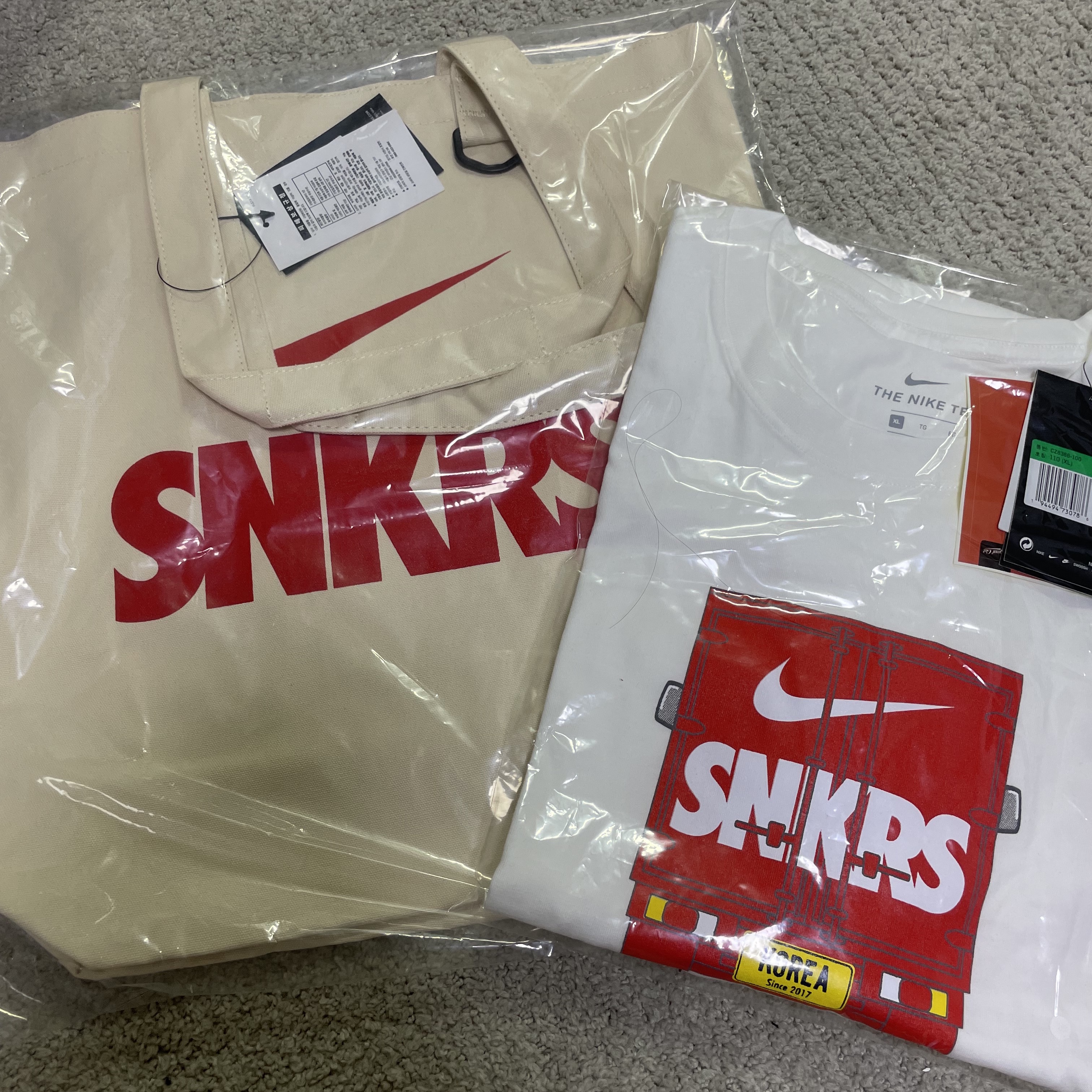 Nike SNKRS 4th Anniversary Members Only T-Shirt White (CZ6366-100) 착용 스타일