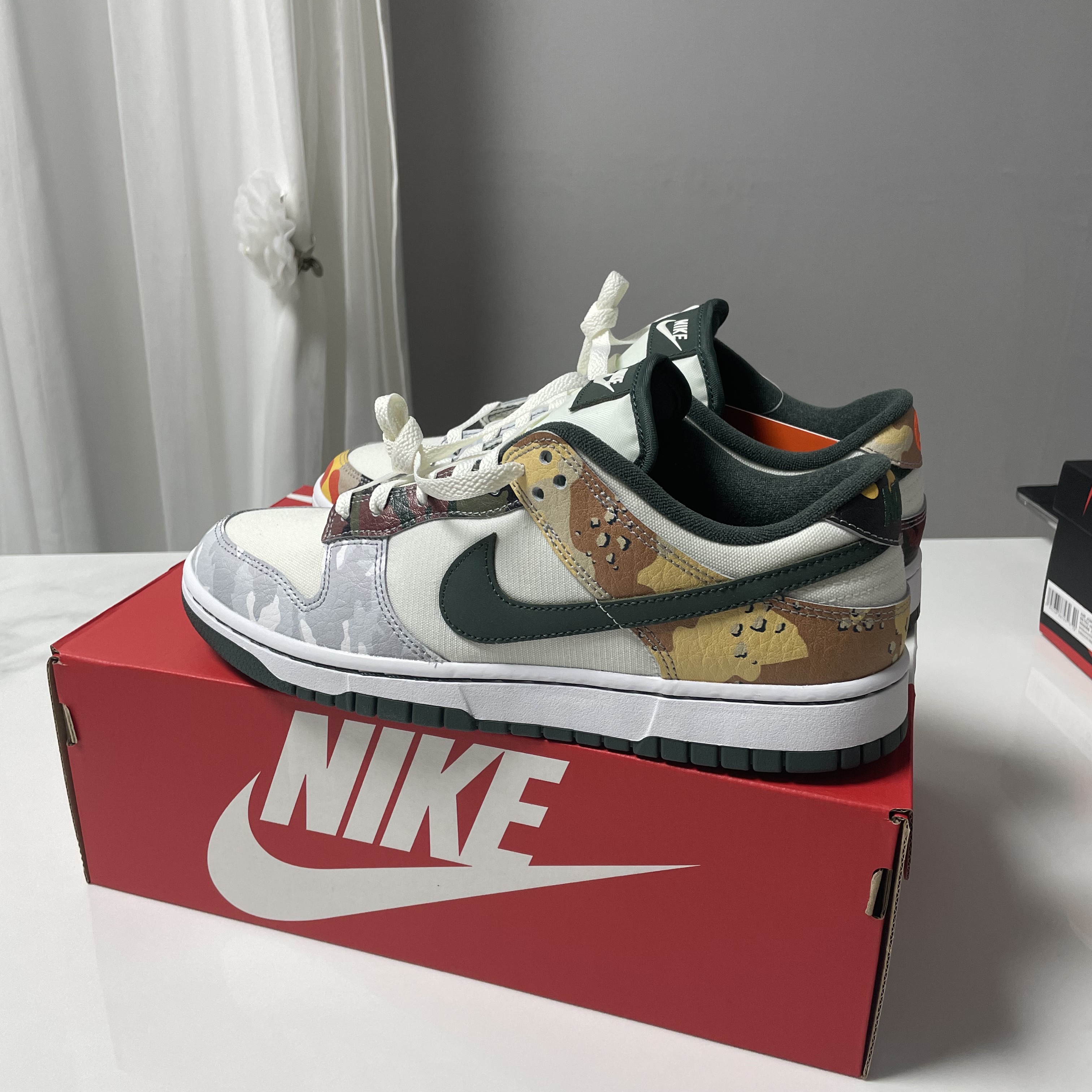 Nike Dunk Low SE Sail Multi Camo 착용 스타일 - 2