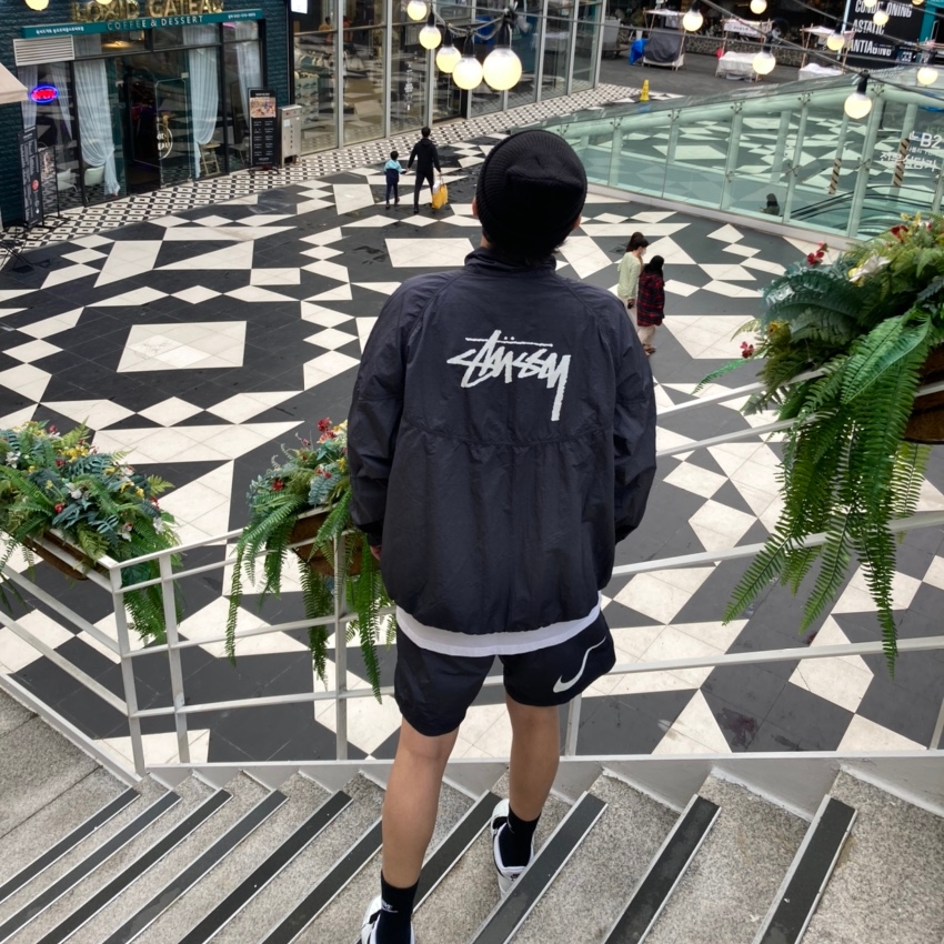 Nike x Peaceminusone Air Force 1 Low Para-Noise 2.0, Nike x Stussy Windrunner Jacket Off Noir 착용 스타일