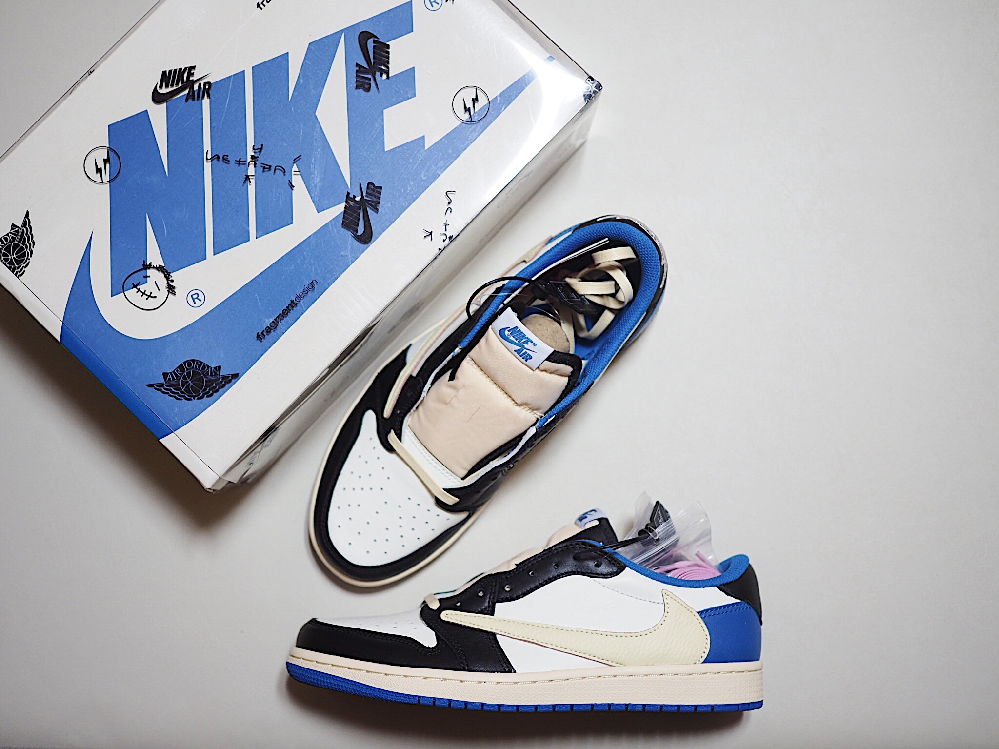 Jordan 1 x Travis Scott x Fragment Retro Low OG SP Military Blue 착용 스타일 - 2