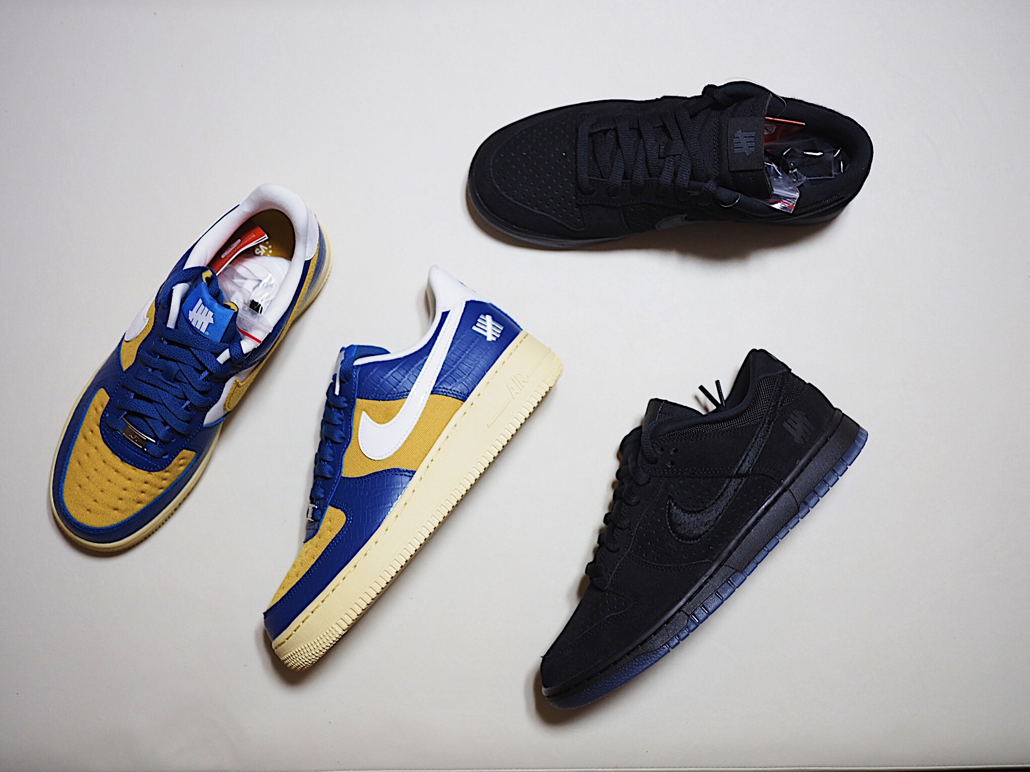 Nike x Undefeated Air Force 1 Low SP 5 On It Court Blue, Nike x Undefeated Dunk Low SP 5 On It Black 착용 스타일 - 1