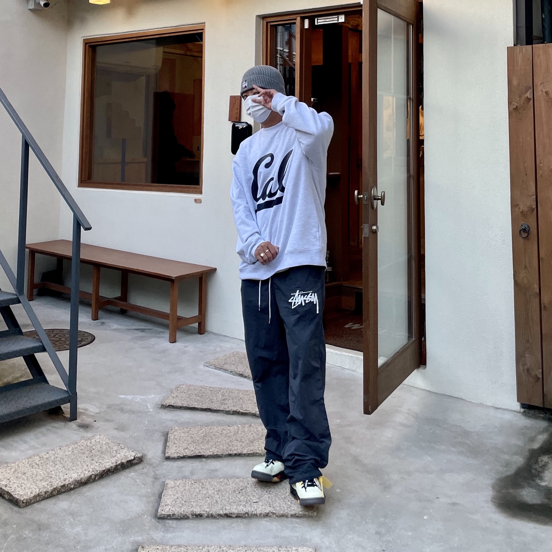 Nike x Stussy Beach Pants Off Noir, Jordan 5 x Off-White Retro SP Sail Fire Red 착용 스타일
