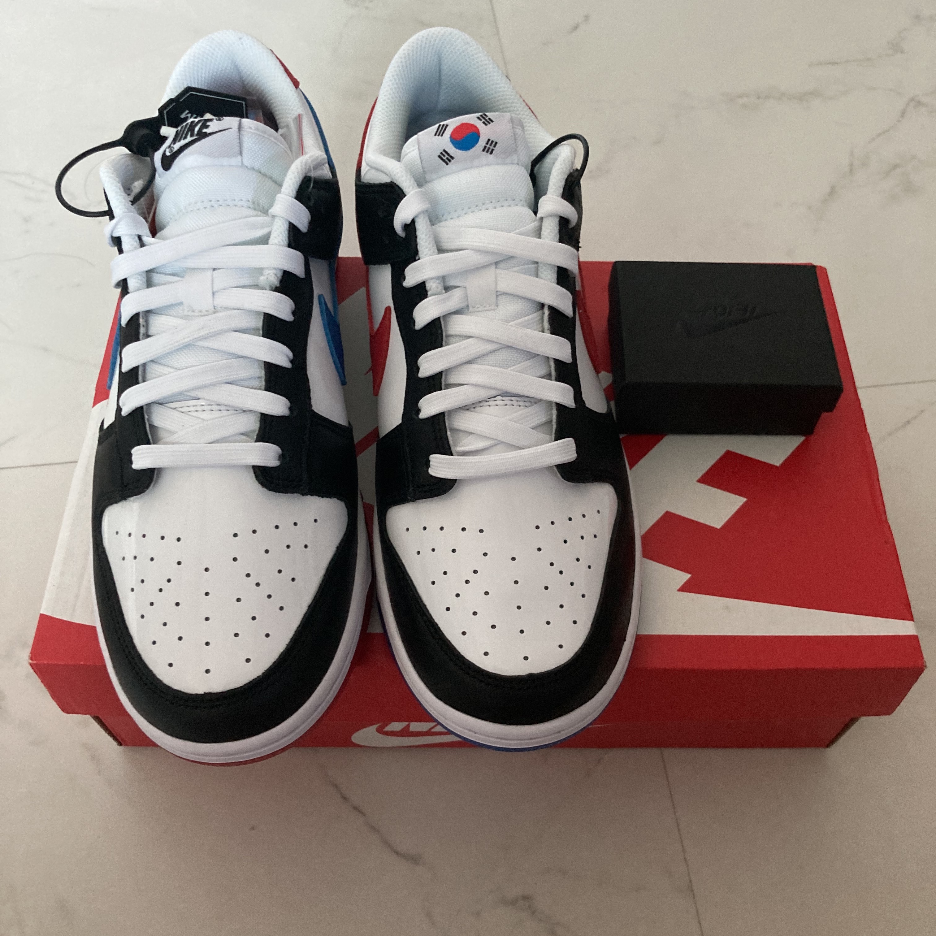 Nike Dunk Low SE Seoul (With Special Gift) 착용 스타일