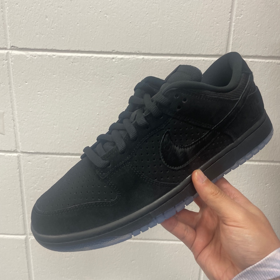 Nike x Undefeated Dunk Low SP 5 On It Black 착용 스타일