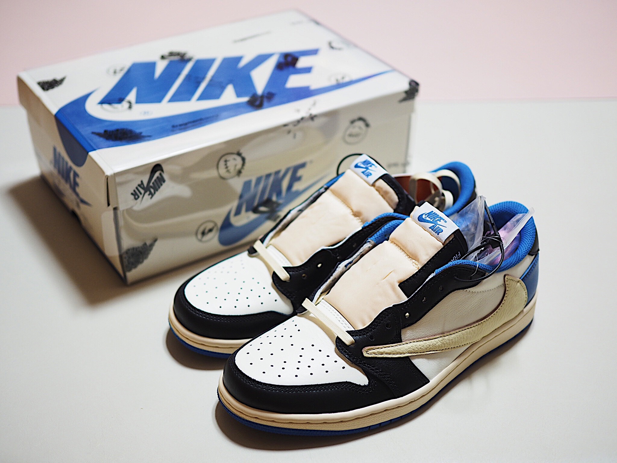 Jordan 1 x Travis Scott x Fragment Retro Low OG SP Military Blue 착용 스타일 - 1