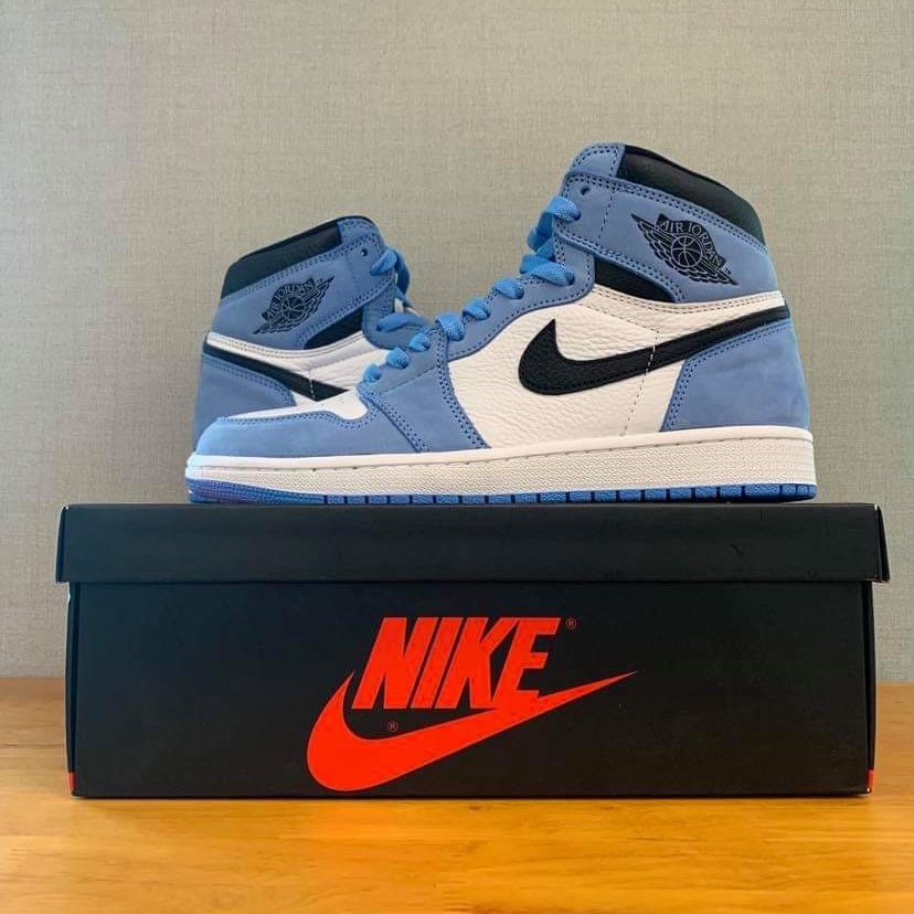 Jordan 1 Retro High OG University Blue 착용 스타일