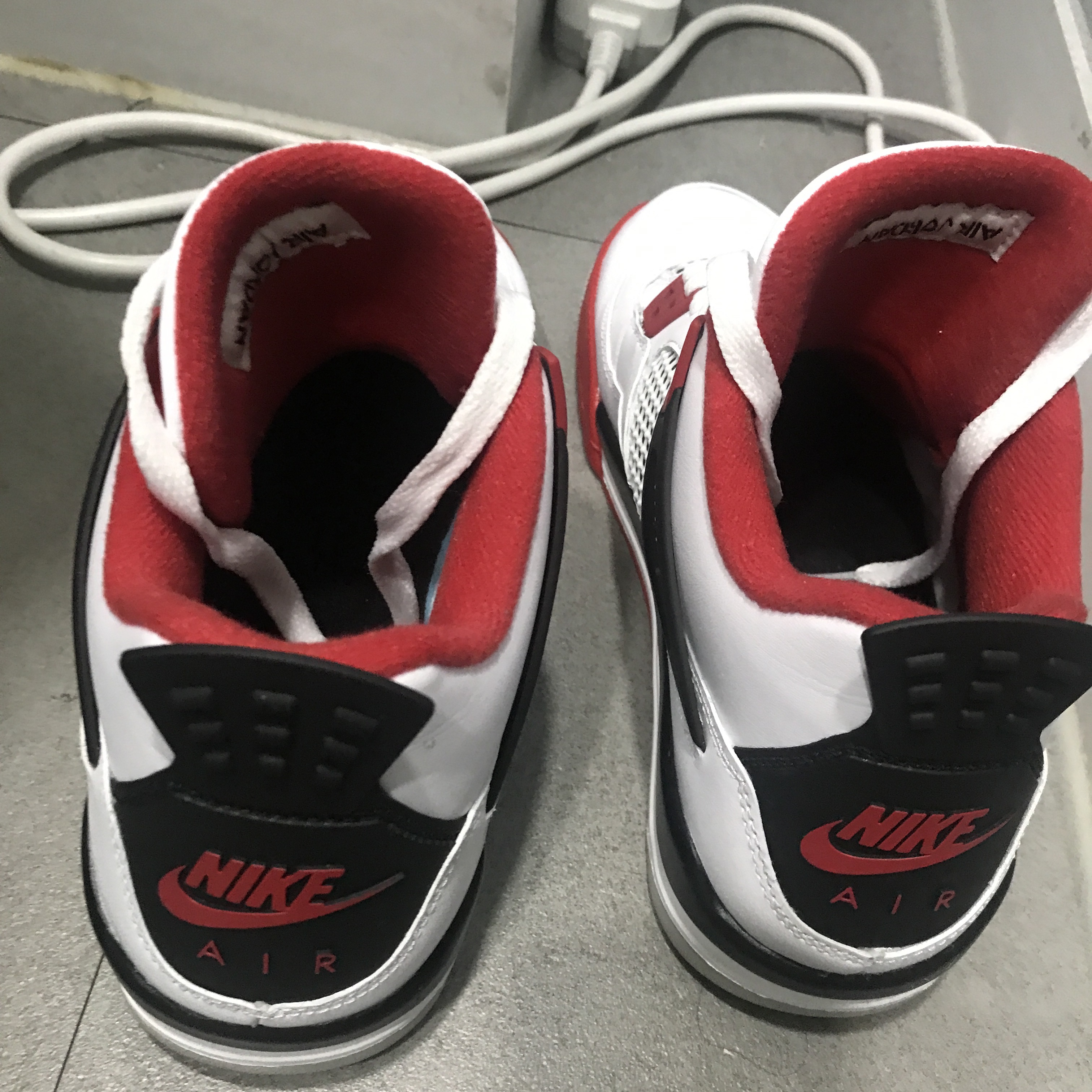 Jordan 4 Retro OG Fire Red 2020, (GS) Jordan 4 Retro OG Fire Red 2020 착용 스타일 - 2