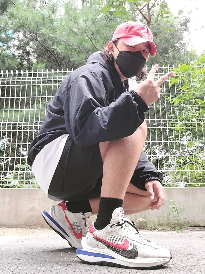 Nike x Sacai VaporWaffle Royal Fuchsia, Supreme x Nike Jewel Reversible Ripstop Anorak Black - 20FW 착용 스타일 - 2