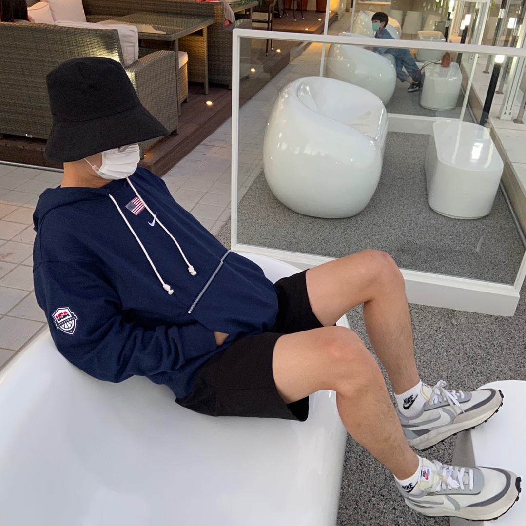 Nike x Sacai LDWaffle Summit White 착용 스타일