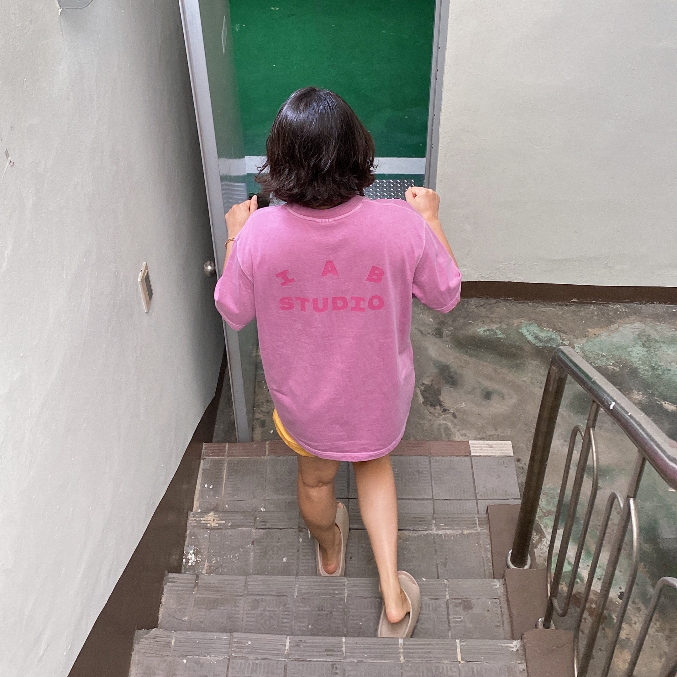 IAB Studio Pigment T-Shirt Magenta, Adidas Yeezy Slide Pure 착용 스타일