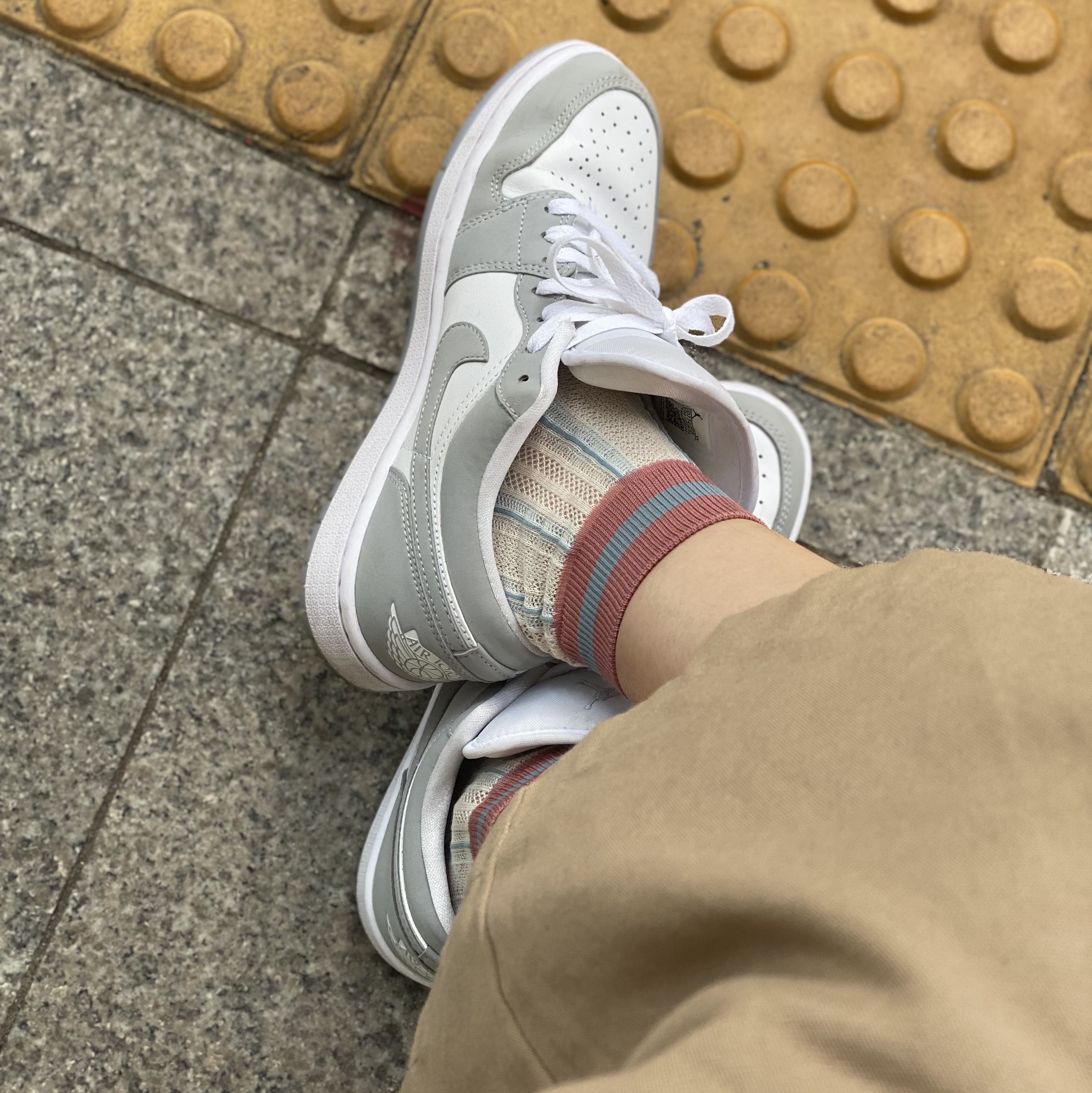 (W) Jordan 1 Low White Wolf Grey 착용 스타일