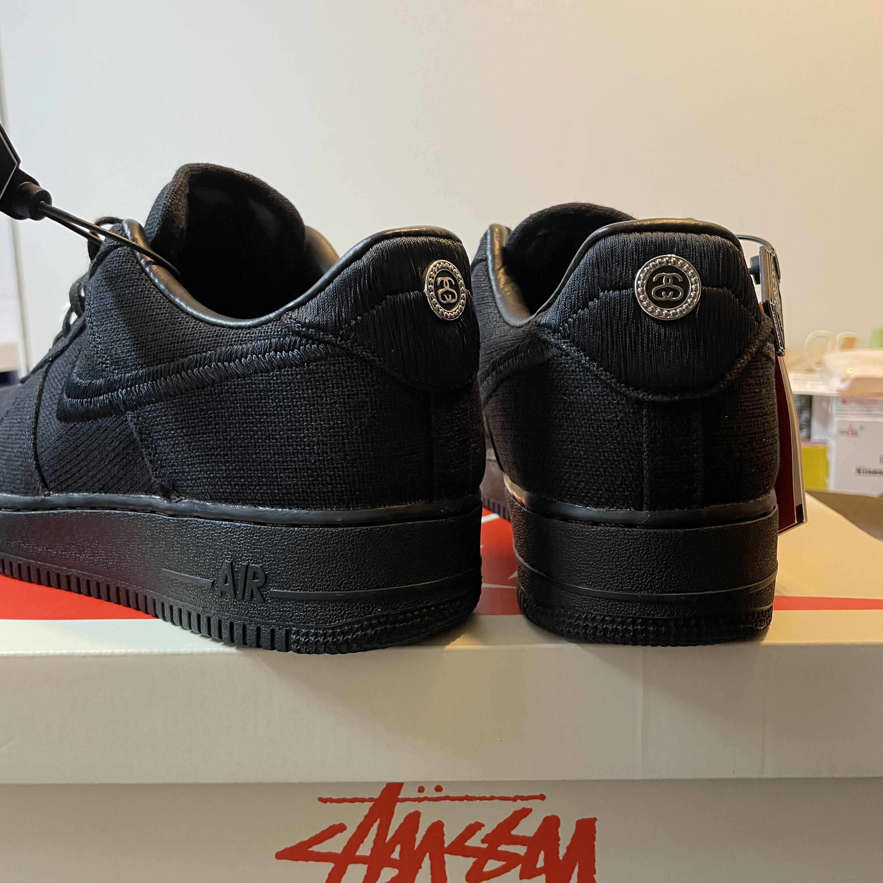 Nike x Stussy Air Force 1 Low Triple Black 착용 스타일 - 4