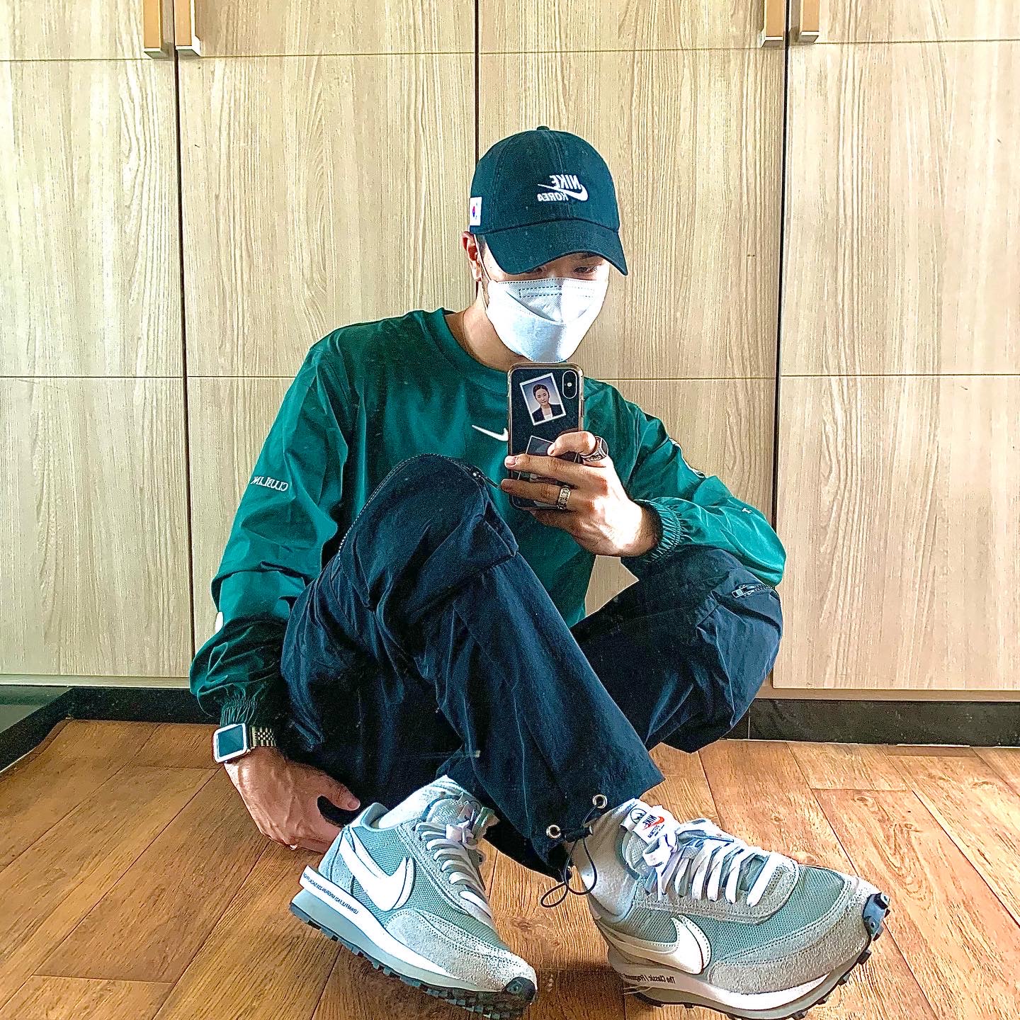 Nike x Drake Nocta Golf Crewneck Top Green - Asia, Nike x Sacai x Fragment LDWaffle Light Smoke Grey 착용 스타일 - 1