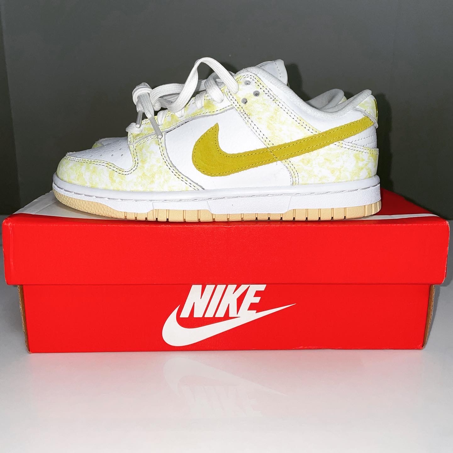 (W) Nike Dunk Low Yellow Strike 착용 스타일 - 2