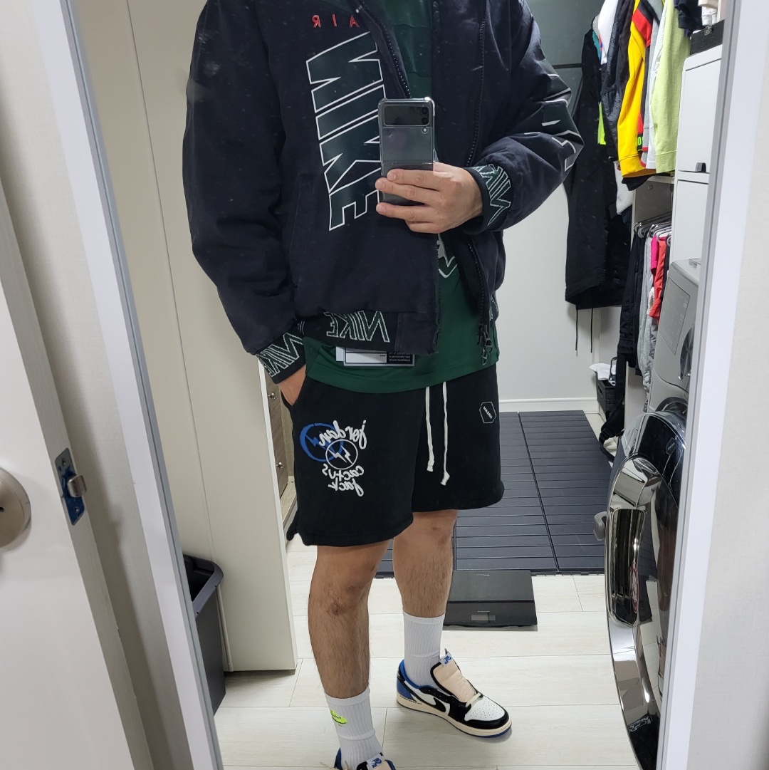 Nike x Cactus Plant Flea Market Workwear Jacket Black - Asia, Nike x Cactus Plant Flea Market S/S Jersey Green - Asia 착용 스타일 - 1