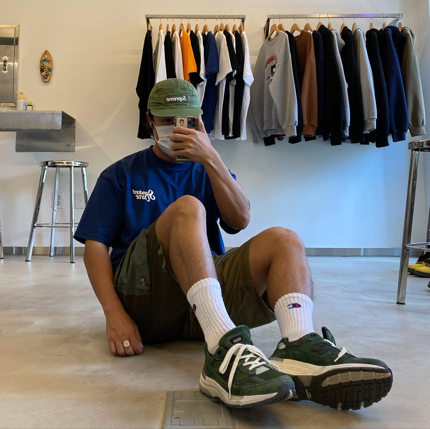 Supreme Dry Wax Cotton Camp Cap Olive - 20FW, New Balance x JJJJound 992 Made in USA Mossy Green 착용 스타일 - 3