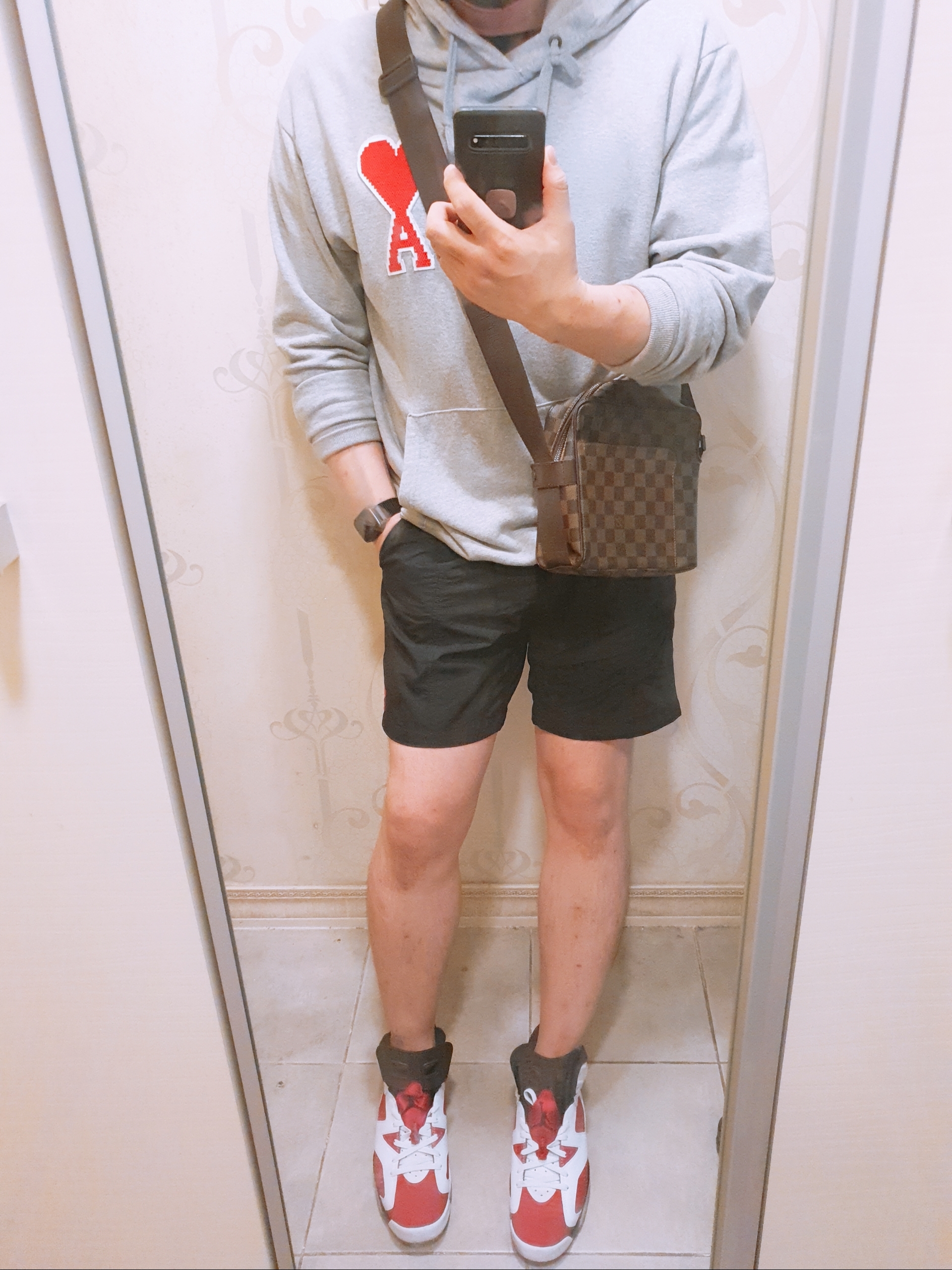 AMI de Coeur Swim Shorts Black, Jordan 6 Retro Carmine 2021 착용 스타일 - 1