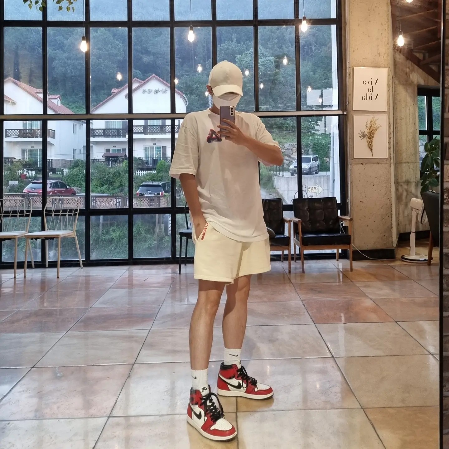 Jordan 1 Retro High OG Defiant SB LA to Chicago, Palace Tri-Ferg Colour Blur T-Shirt White - 20FW 착용 스타일