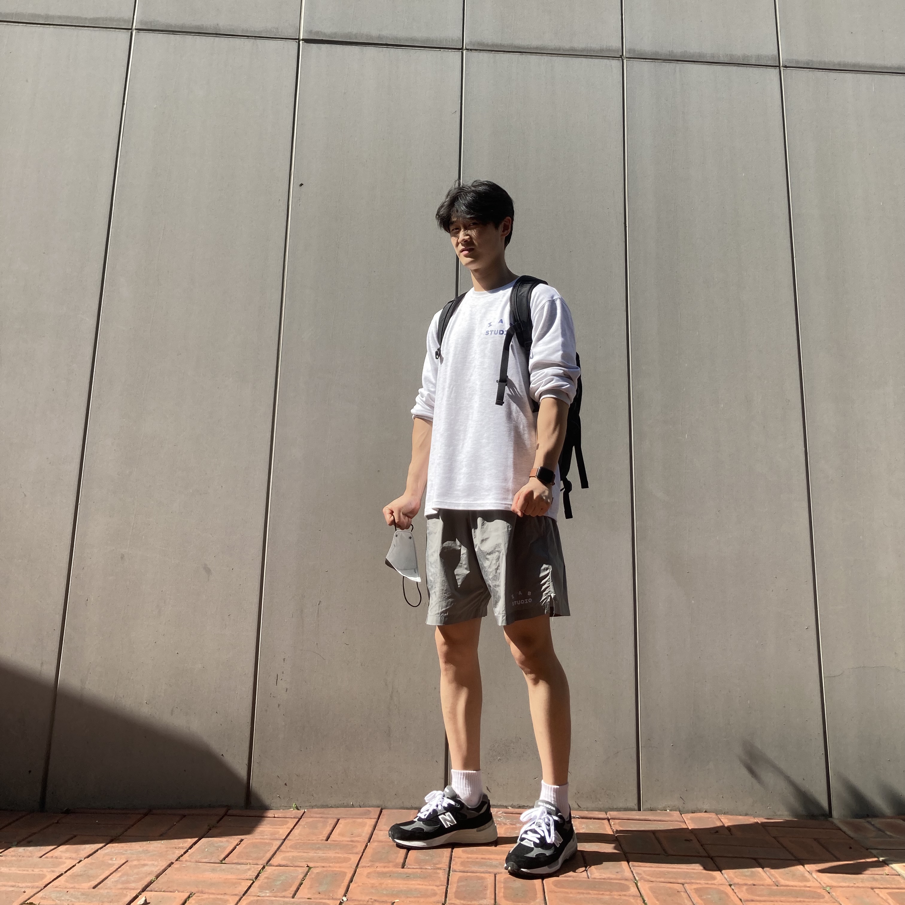 New Balance 992 Made in USA Black Grey, IAB Studio Woven Shorts Gray 착용 스타일 - 2