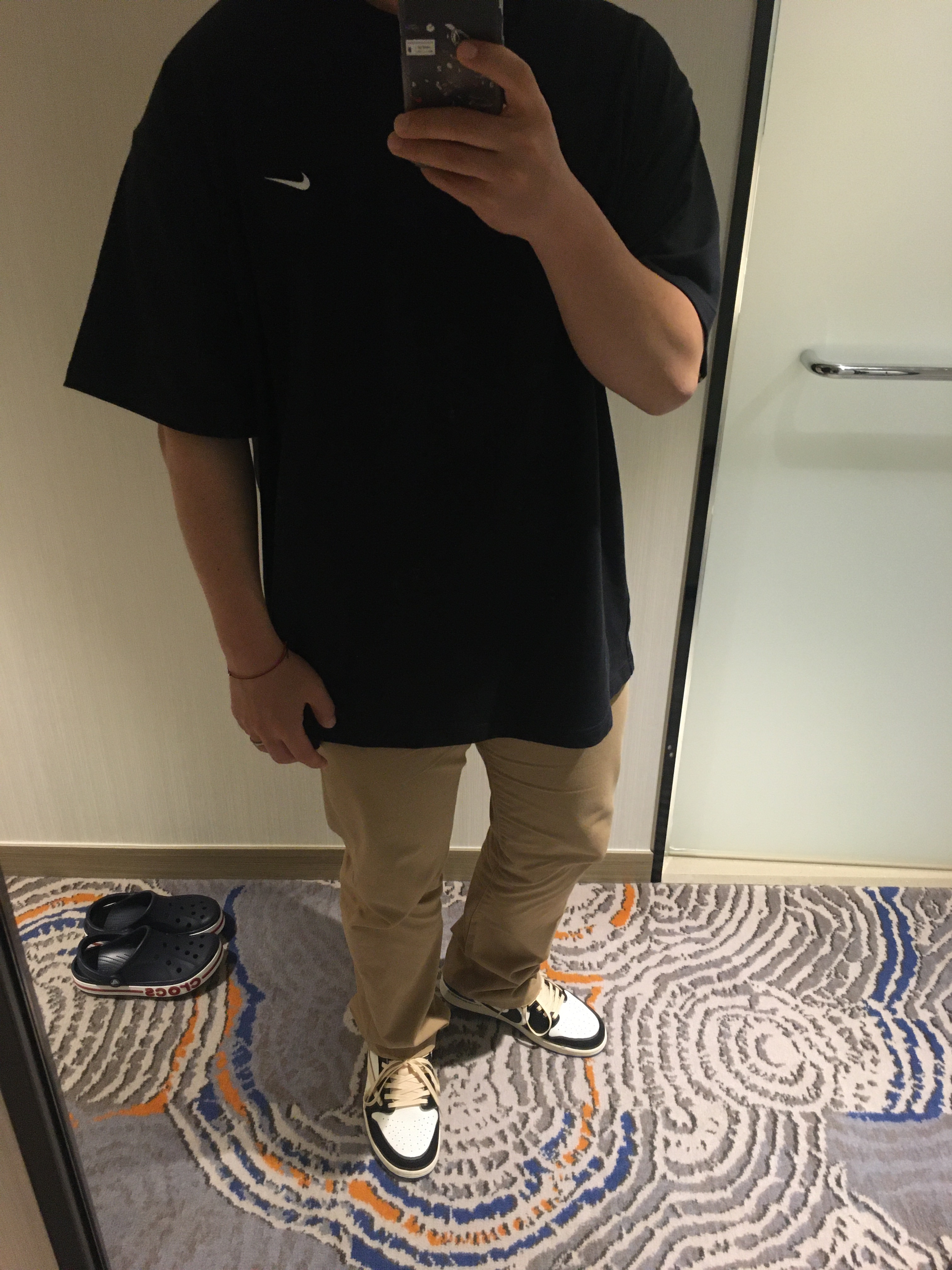 Jordan 1 x Travis Scott x Fragment Retro Low OG SP Military Blue, Nike NRG Solo Swoosh T-Shirt Black - US/EU 착용 스타일 - 1