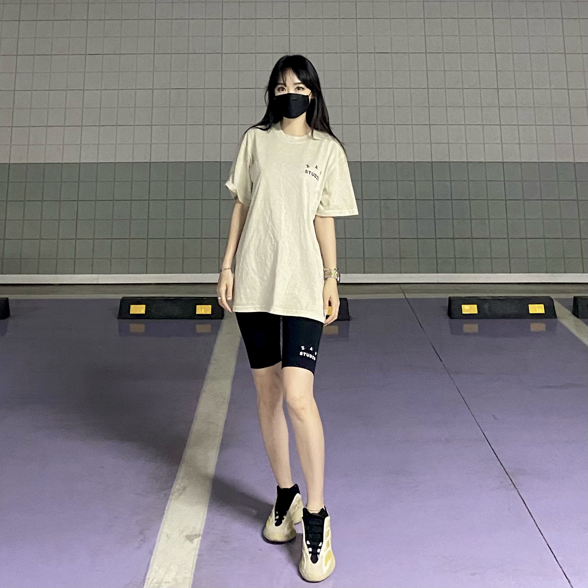 IAB Studio Pigment T-Shirt Oatmeal, (W) IAB Studio Leggings Shorts Black 착용 스타일 - 1