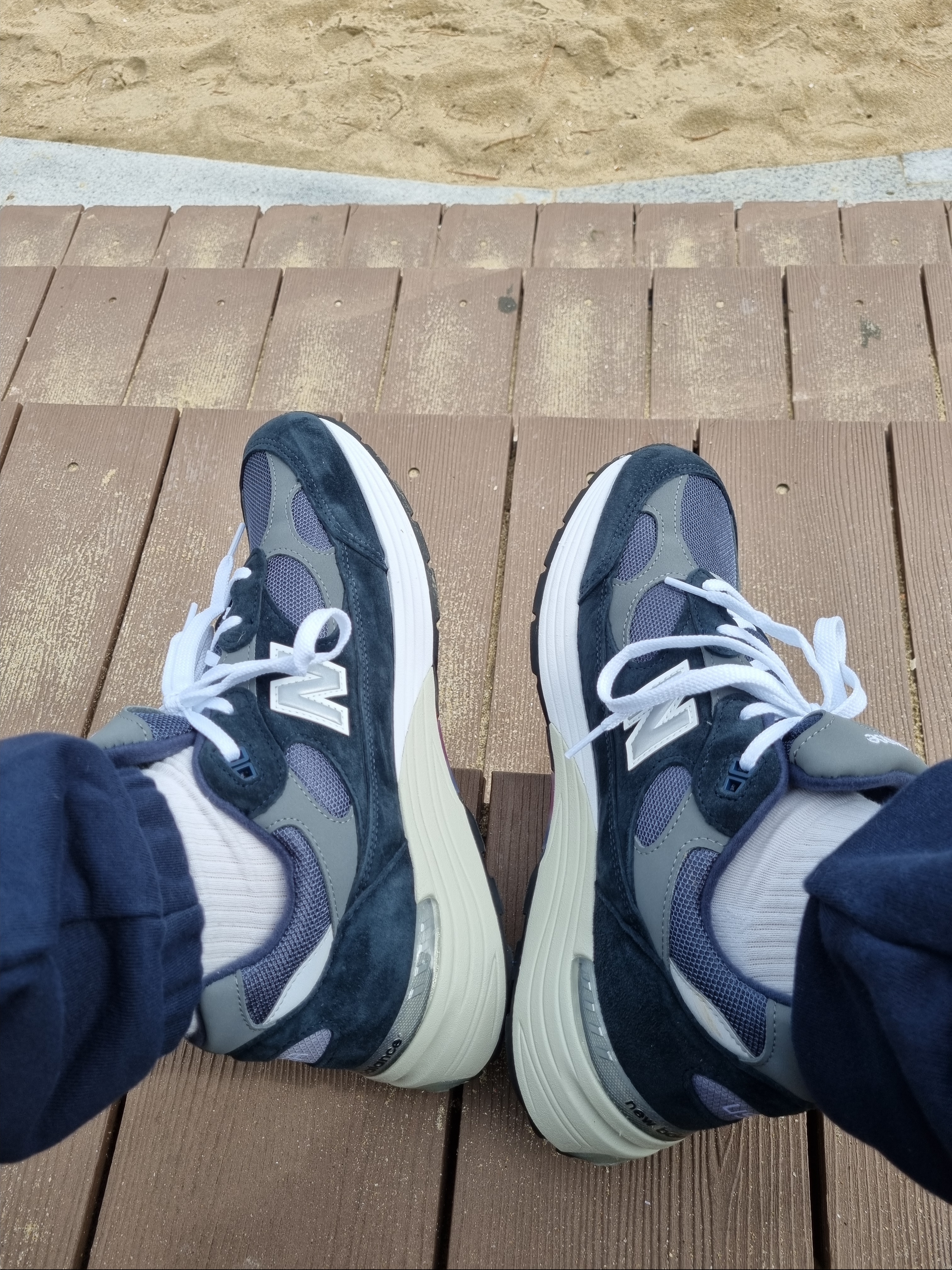 New Balance 992 Made in USA Navy 착용 스타일 - 1