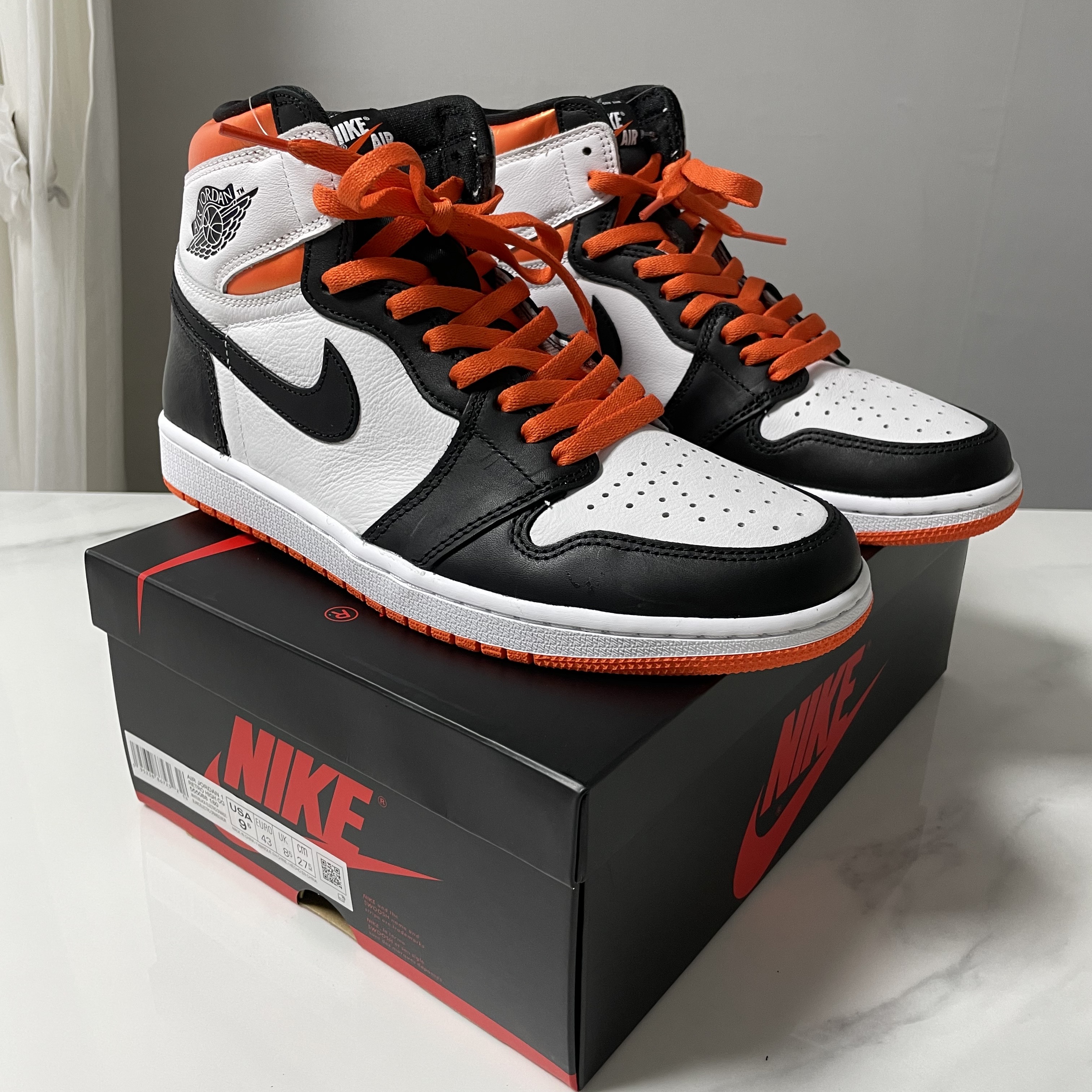 Jordan 1 Retro High OG Electro Orange 착용 스타일 - 2