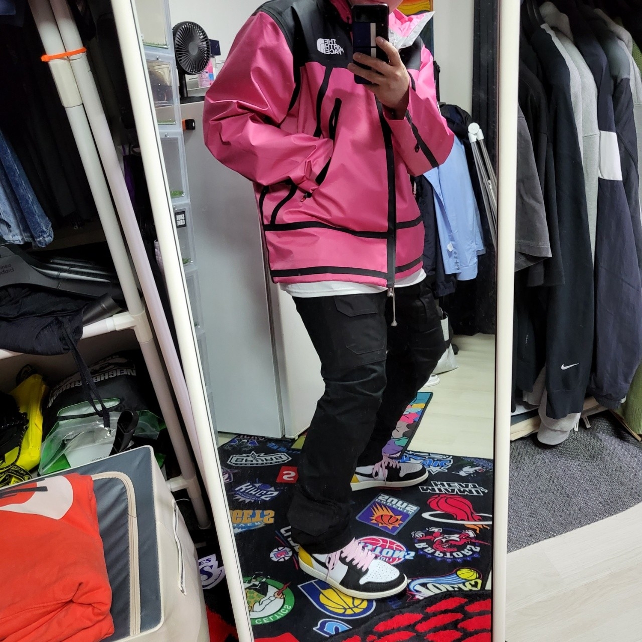 Supreme x The North Face Summit Series Outer Tape Seam Jacket Pink - 21SS, Jordan 1 Retro High OG Volt Gold 착용 스타일