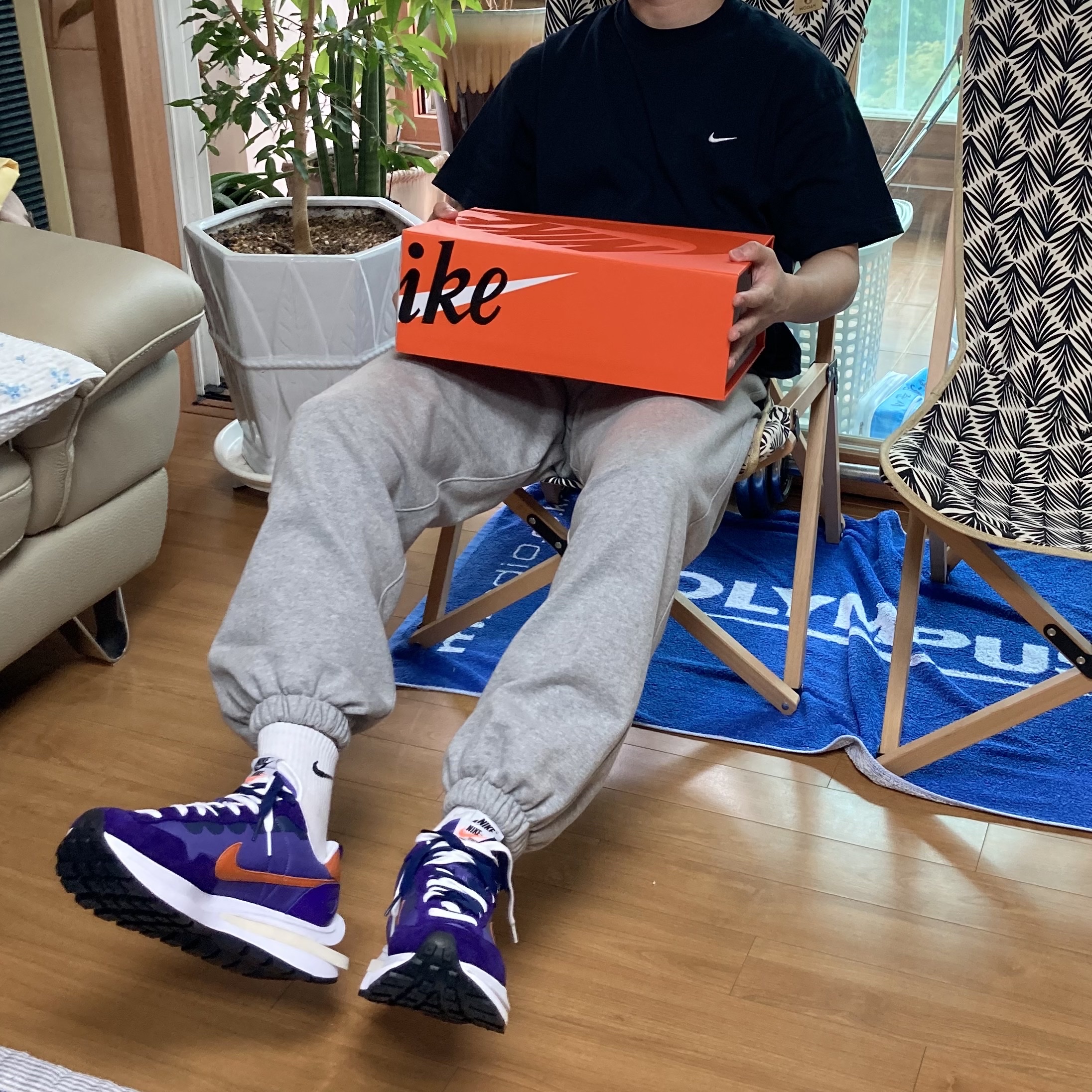 Nike x Sacai VaporWaffle Dark Iris 착용 스타일
