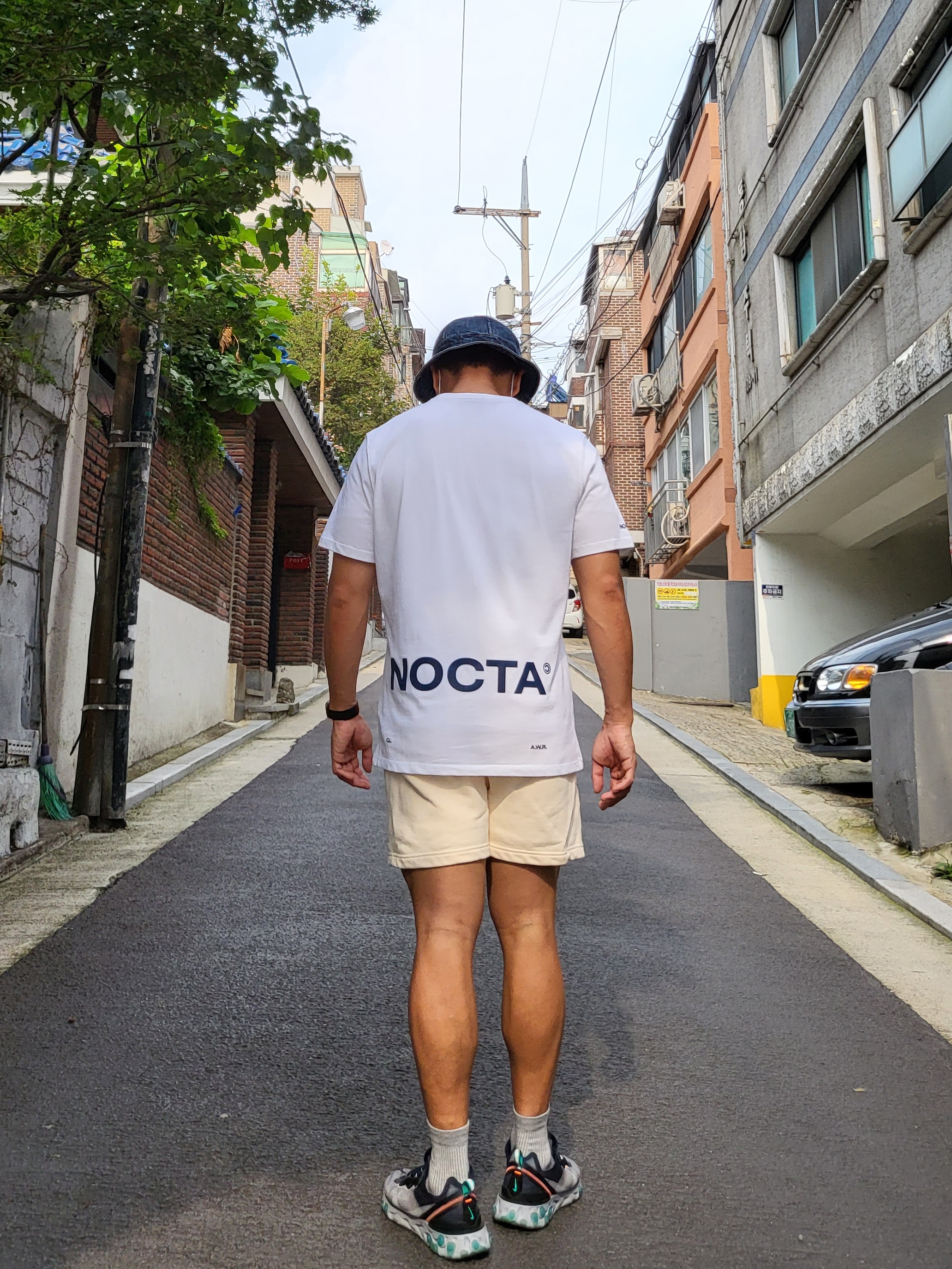 Nike x Drake Nocta Cardinal Stock Essential T-Shirt White - US/EU, Nike React Element 87 Black Neptune Green 착용 스타일 - 2