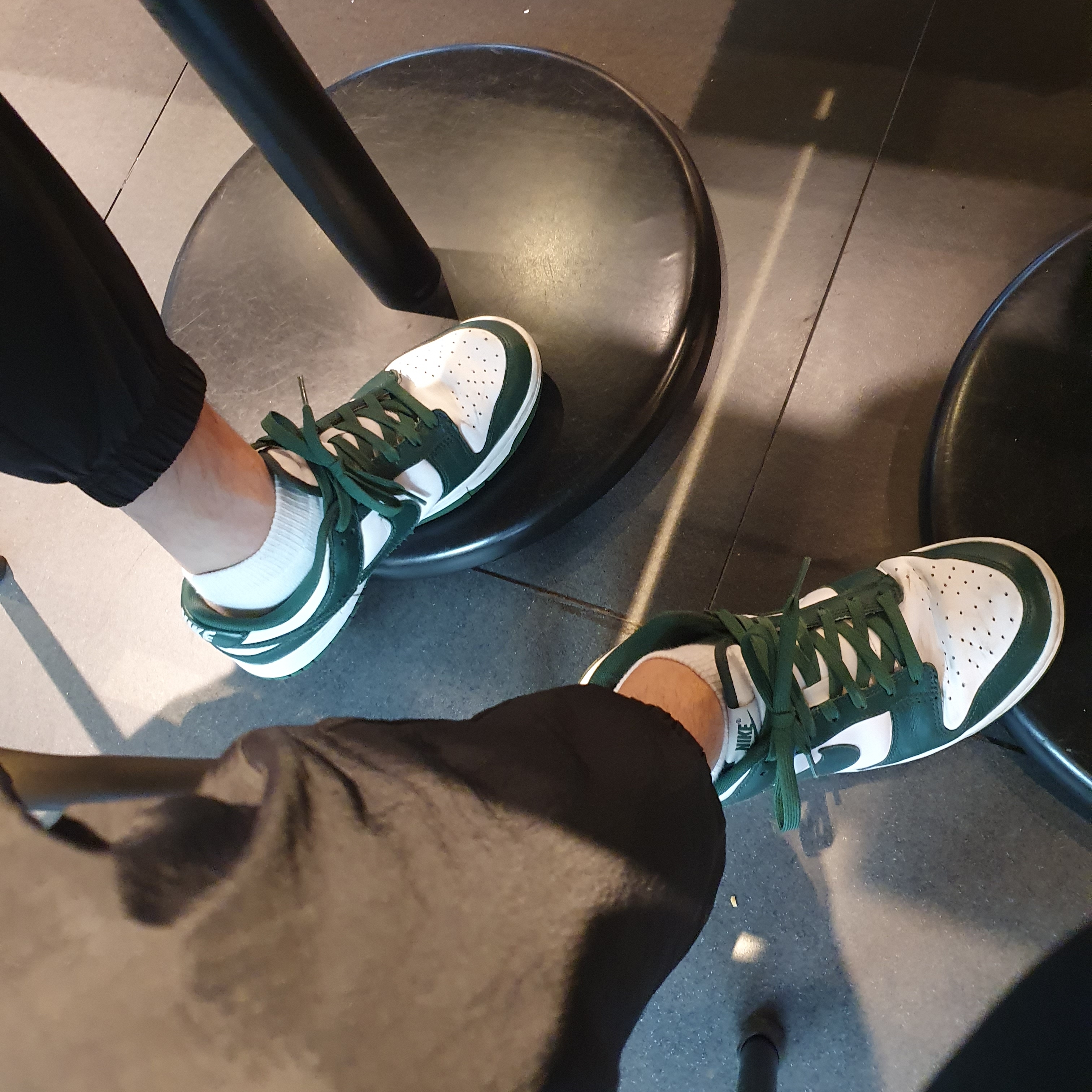 Nike Dunk Low Retro Varsity Green 착용 스타일