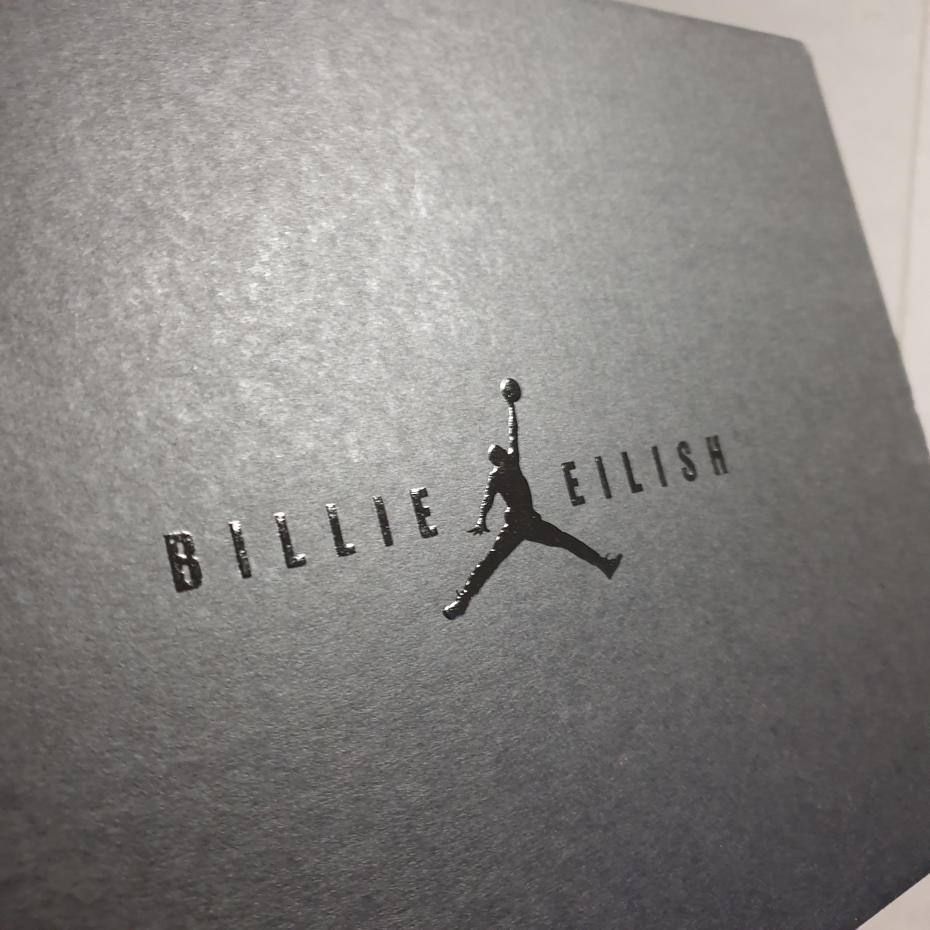 (W) Jordan 15 x Billie Eilish Retro SP Beige 착용 스타일 - 5
