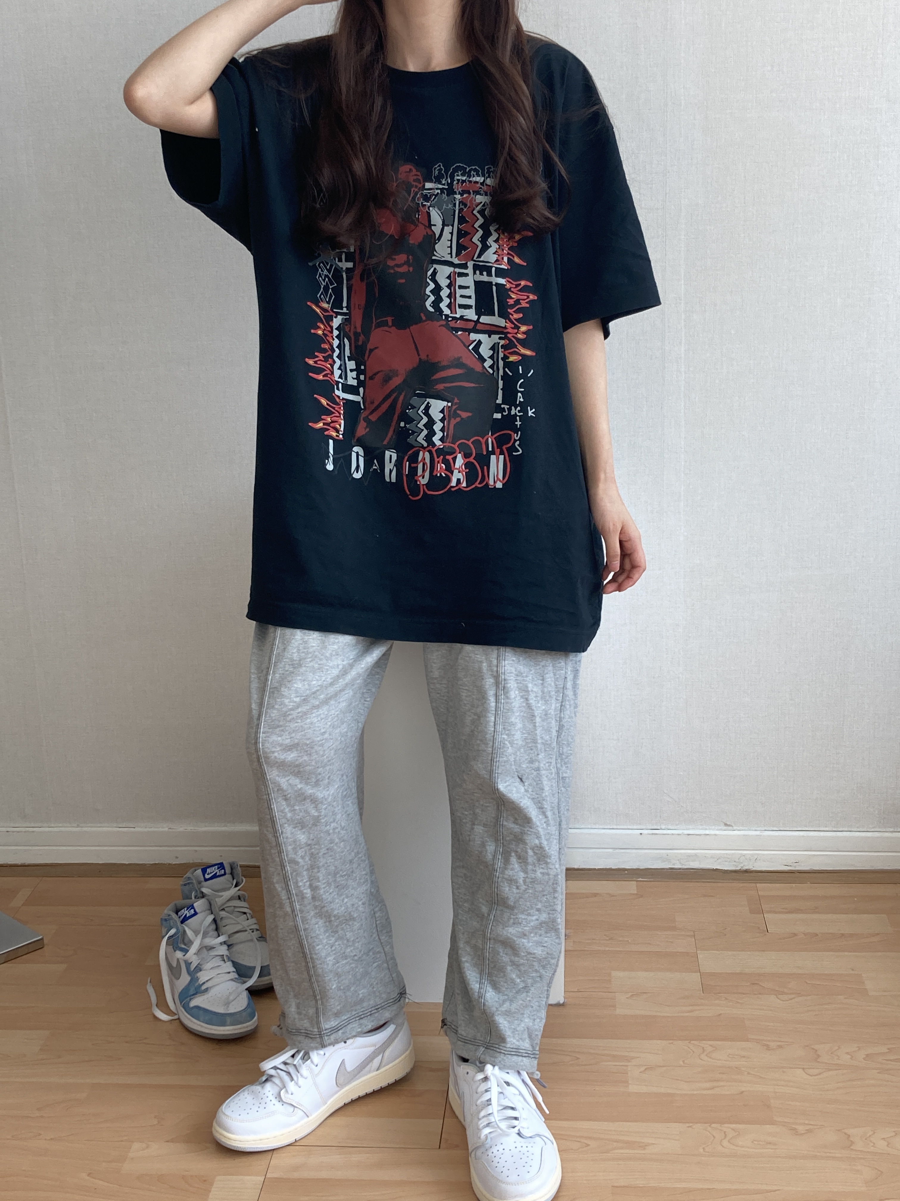 Jordan x Travis Scott MJ 2 T-Shirt, Jordan 1 Low OG Neutral Grey 착용 스타일