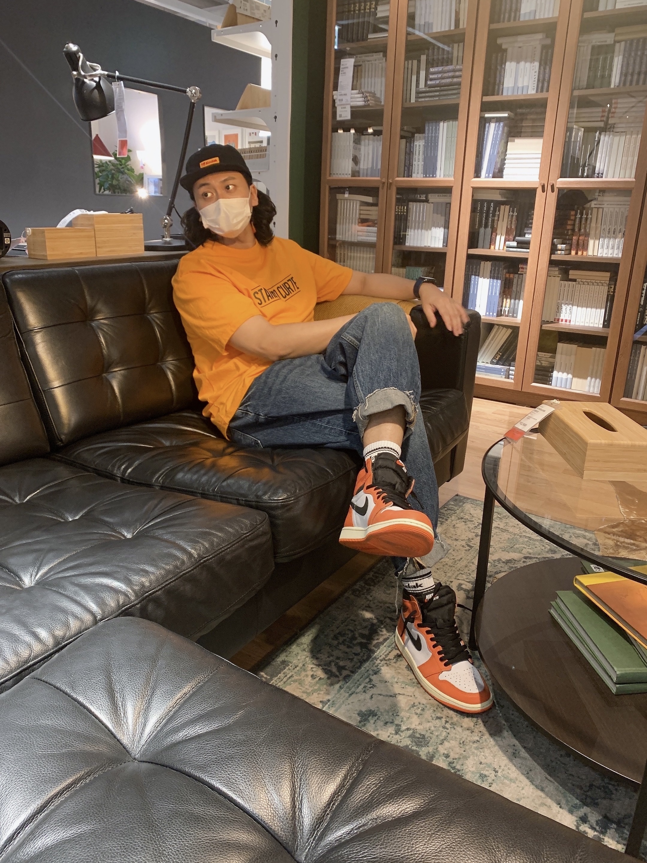 Jordan 1 Retro High OG Electro Orange 착용 스타일 - 2