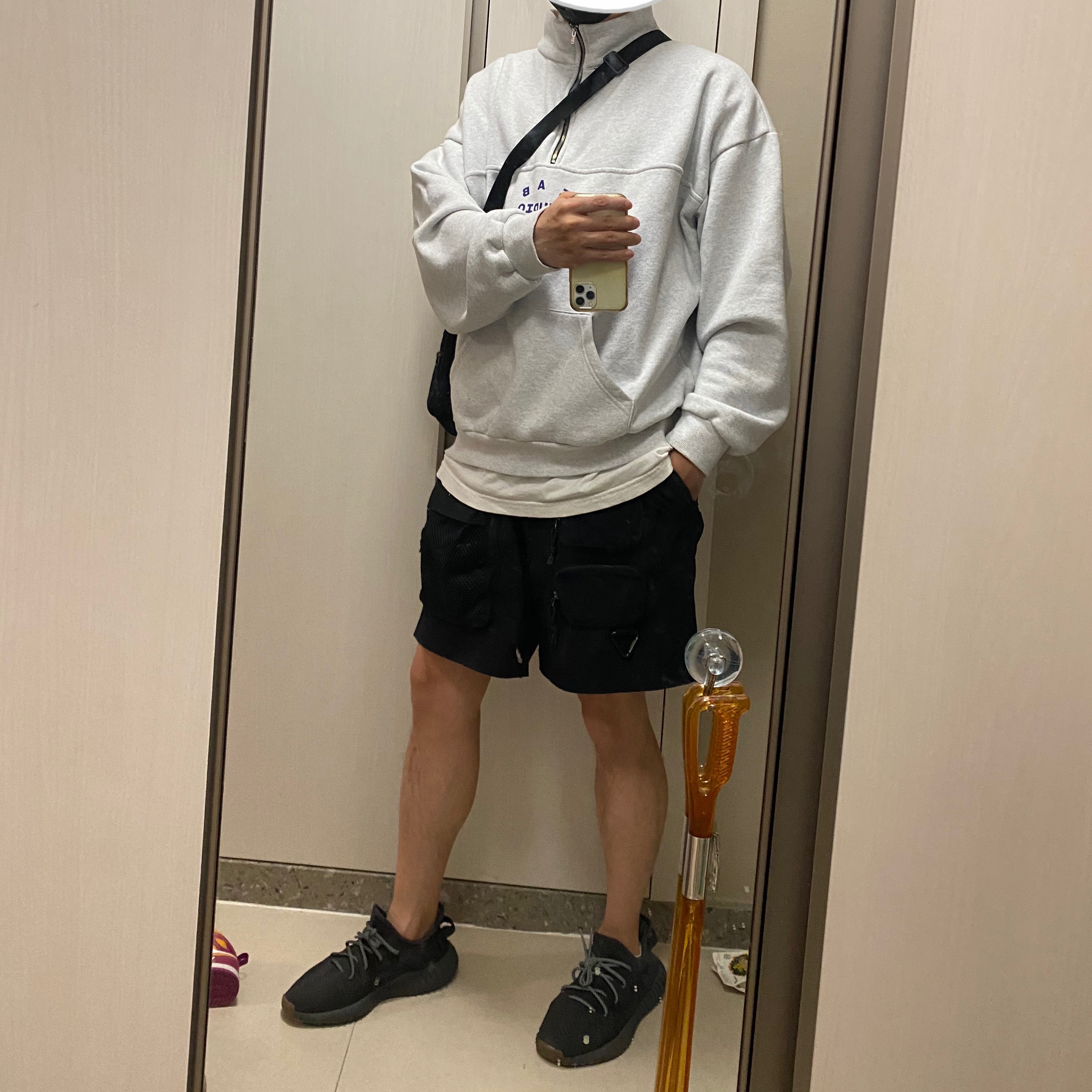 IAB Studio Half Zip Pullover Light Gray, Nike ACG Cargo Shorts Black - Asia 착용 스타일