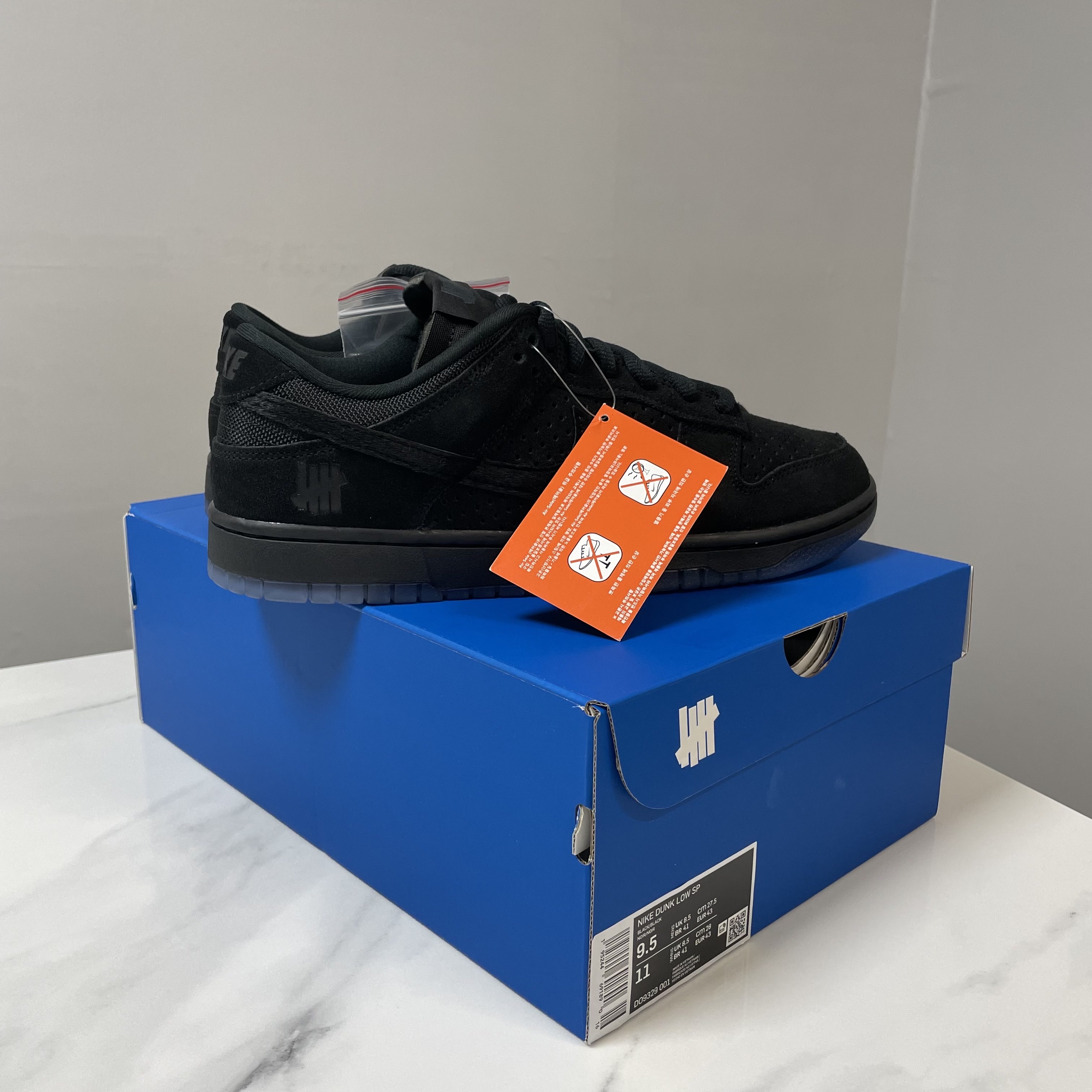 Nike x Undefeated Dunk Low SP 5 On It Black 착용 스타일 - 3