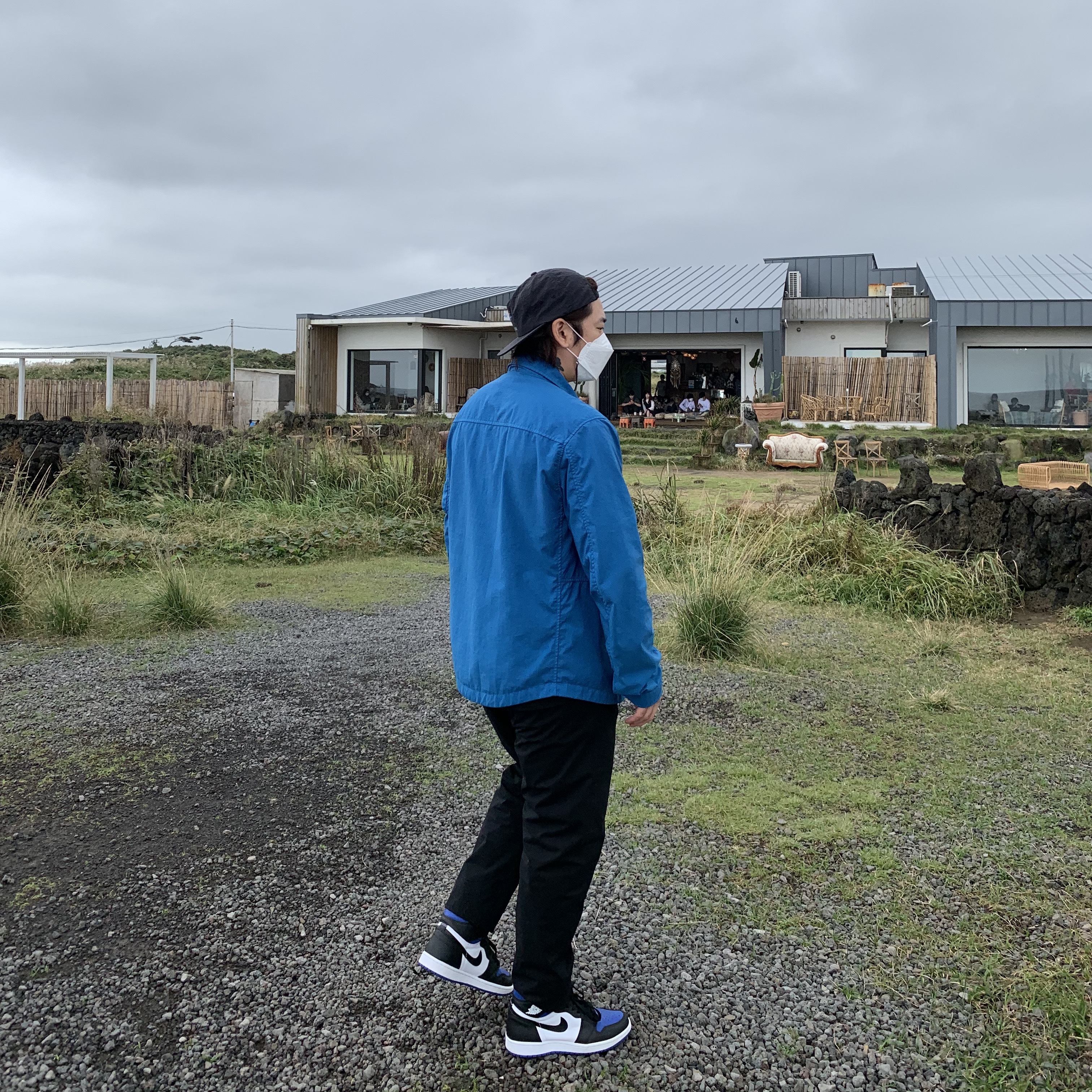 Jordan 1 Retro High OG Royal Toe, C.P. Company Taylon P Garment Dyed Utility Overshirt Lyon Blue - 21SS 착용 스타일