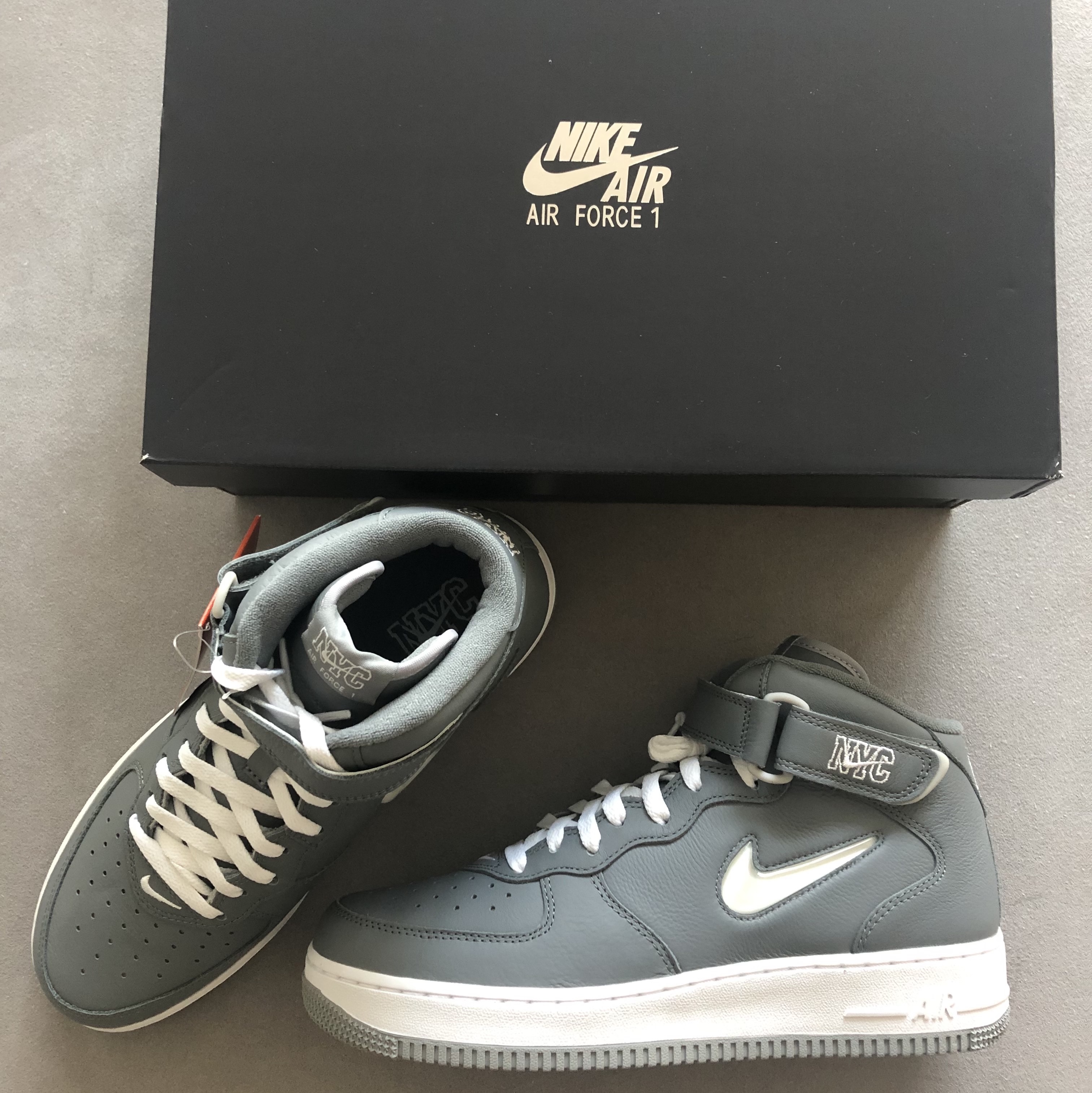 Nike Air Force 1 Mid QS NYC Cool Grey 착용 스타일