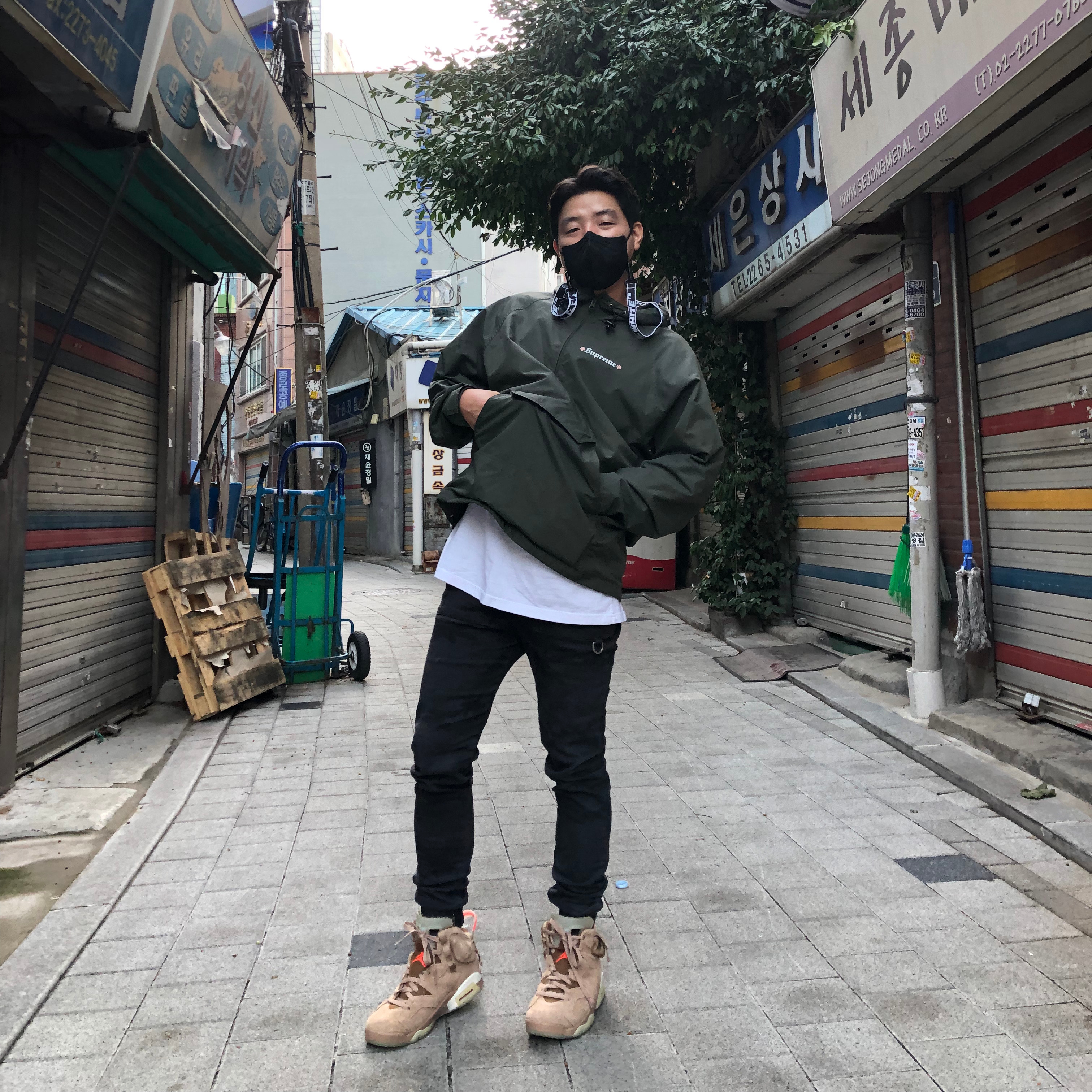 Jordan 6 x Travis Scott Retro SP British Khaki 착용 스타일