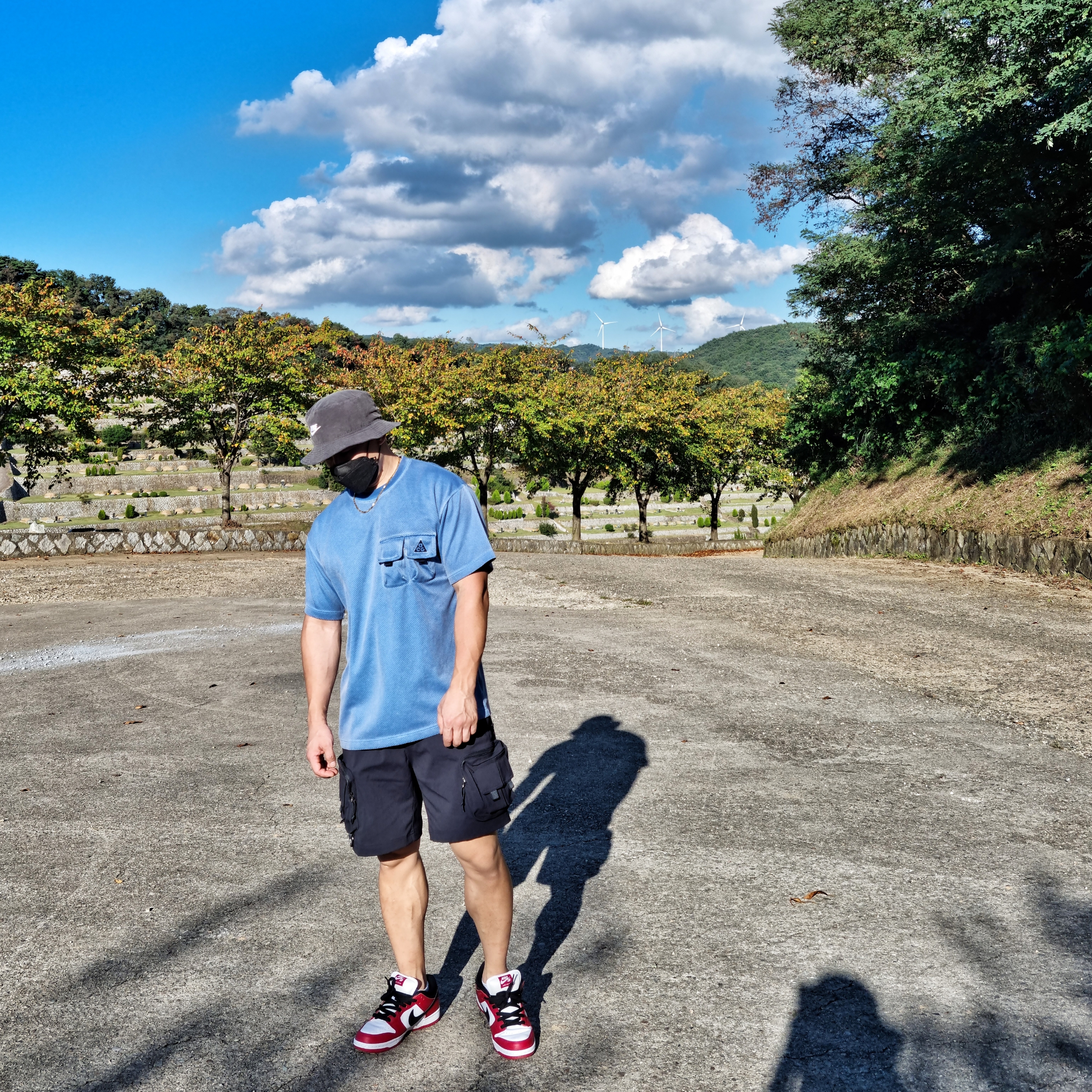 Nike ACG Watchman Peak T-Shirt Blue Void - Asia, Nike ACG Cargo Shorts Black - Asia 착용 스타일 - 2