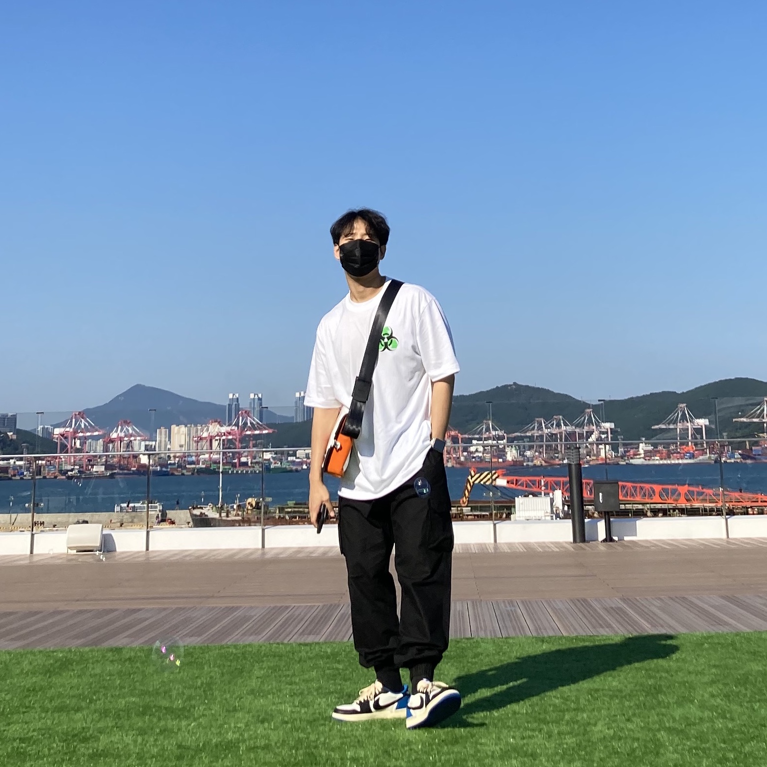 Jordan 1 x Travis Scott x Fragment Retro Low OG SP Military Blue, Palace Bio Hazard T-Shirt White - 21SS 착용 스타일
