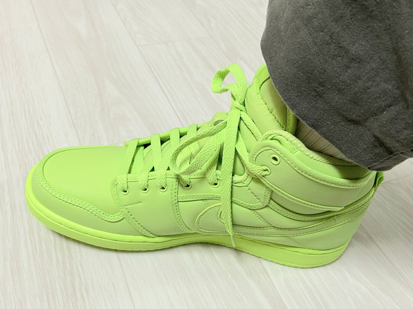 (W) Jordan 1 x Billie Eilish KO SP Lime Green 착용 스타일 - 3