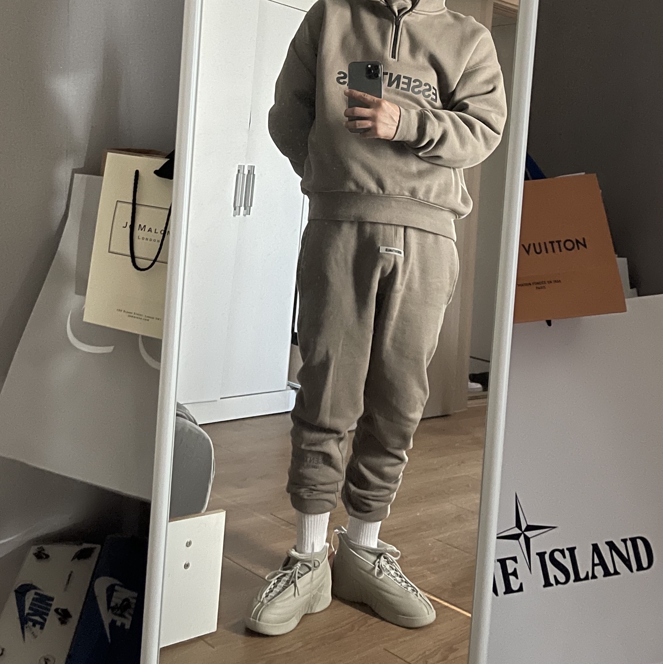 (W) Jordan 15 x Billie Eilish Retro SP Beige, Nike x Drake Nocta Golf Crewneck Top Green - US/EU 착용 스타일 - 2