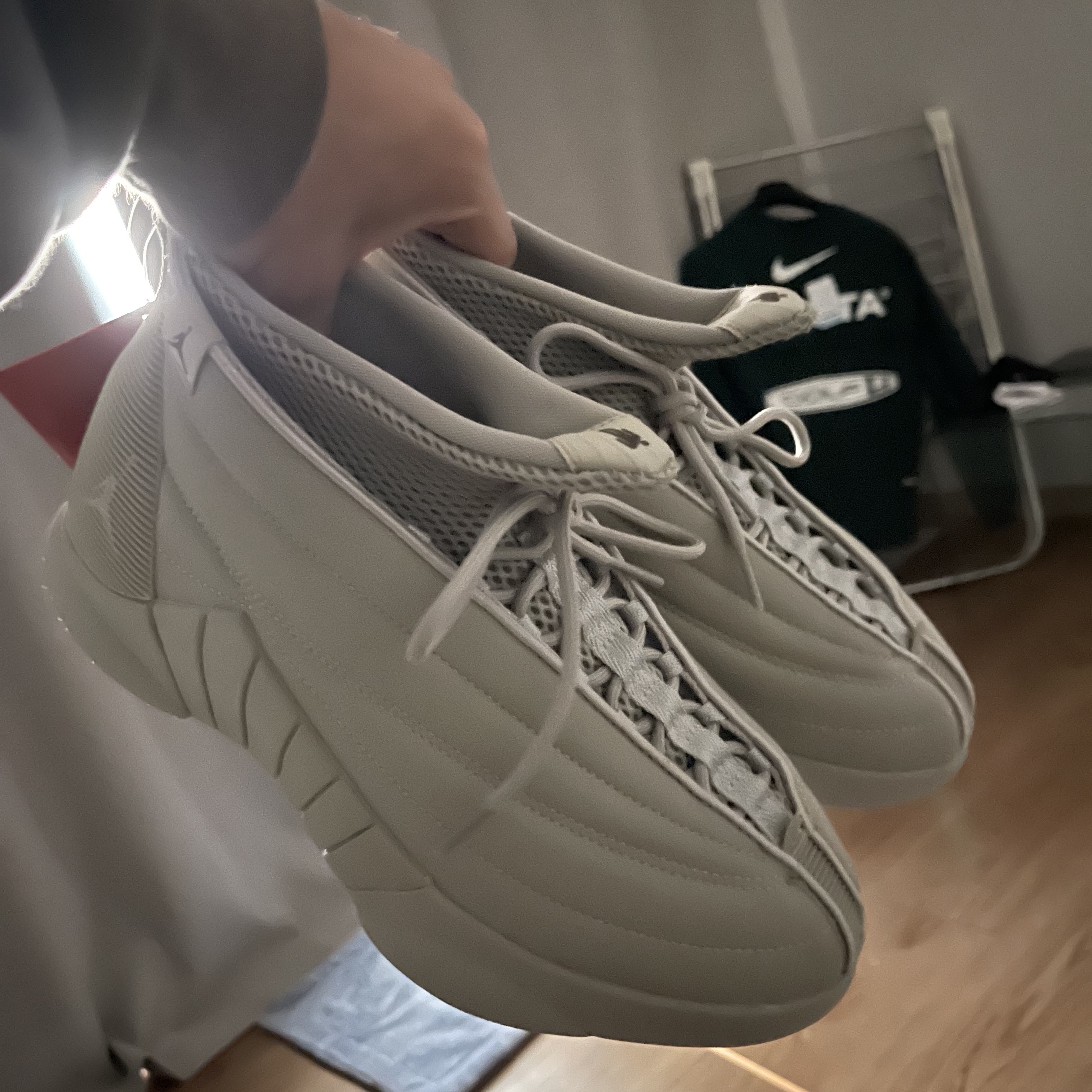 (W) Jordan 15 x Billie Eilish Retro SP Beige, Nike x Drake Nocta Golf Crewneck Top Green - US/EU 착용 스타일 - 1