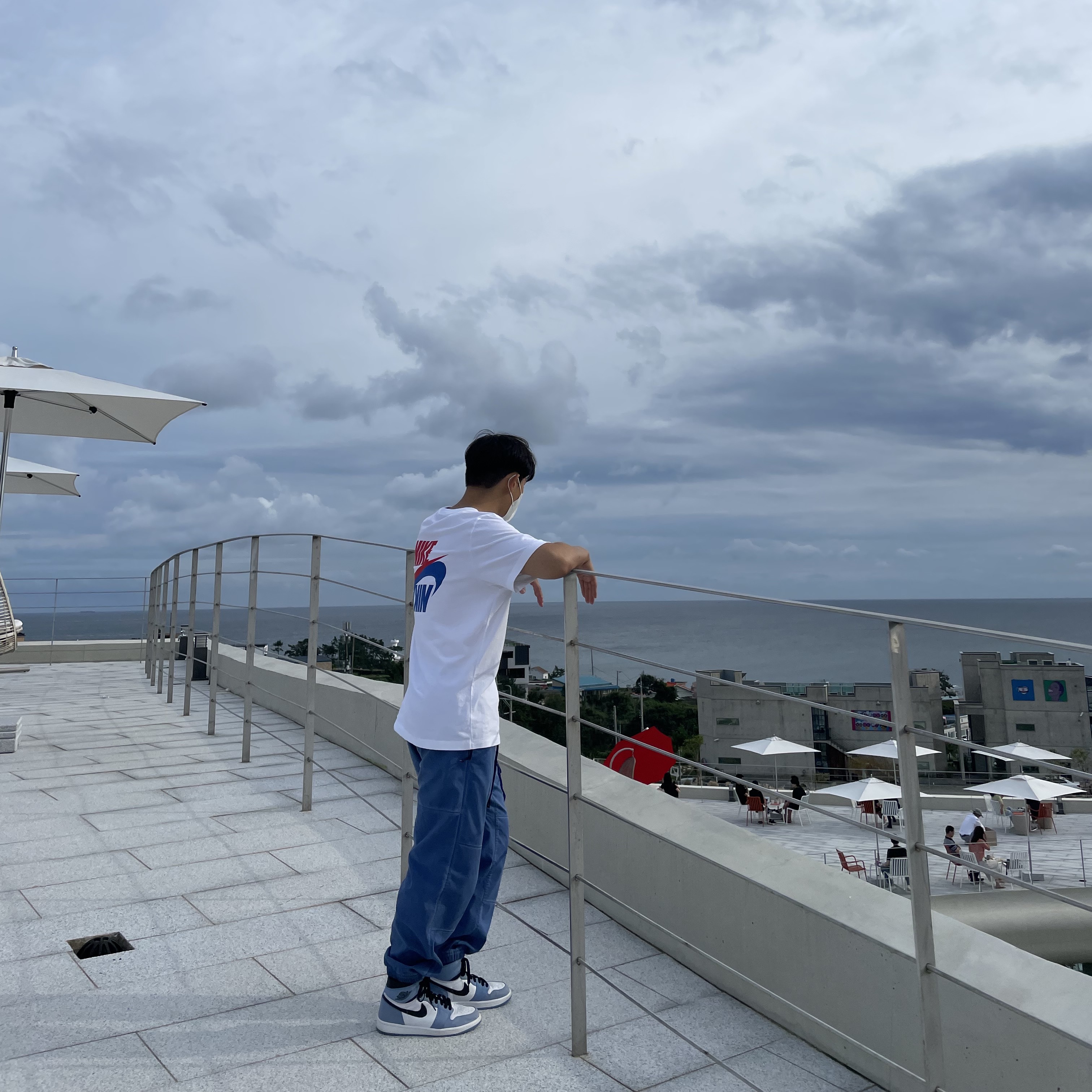Nike Hangul T-Shirt White, Nike ACG Watchman Peak Pants Blue Void - Asia 착용 스타일 - 1