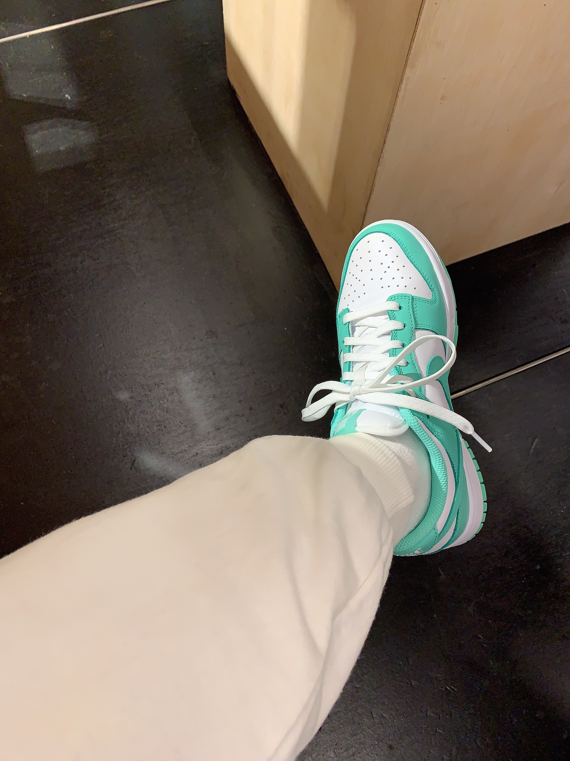 (W) Nike Dunk Low Green Glow 착용 스타일 - 3