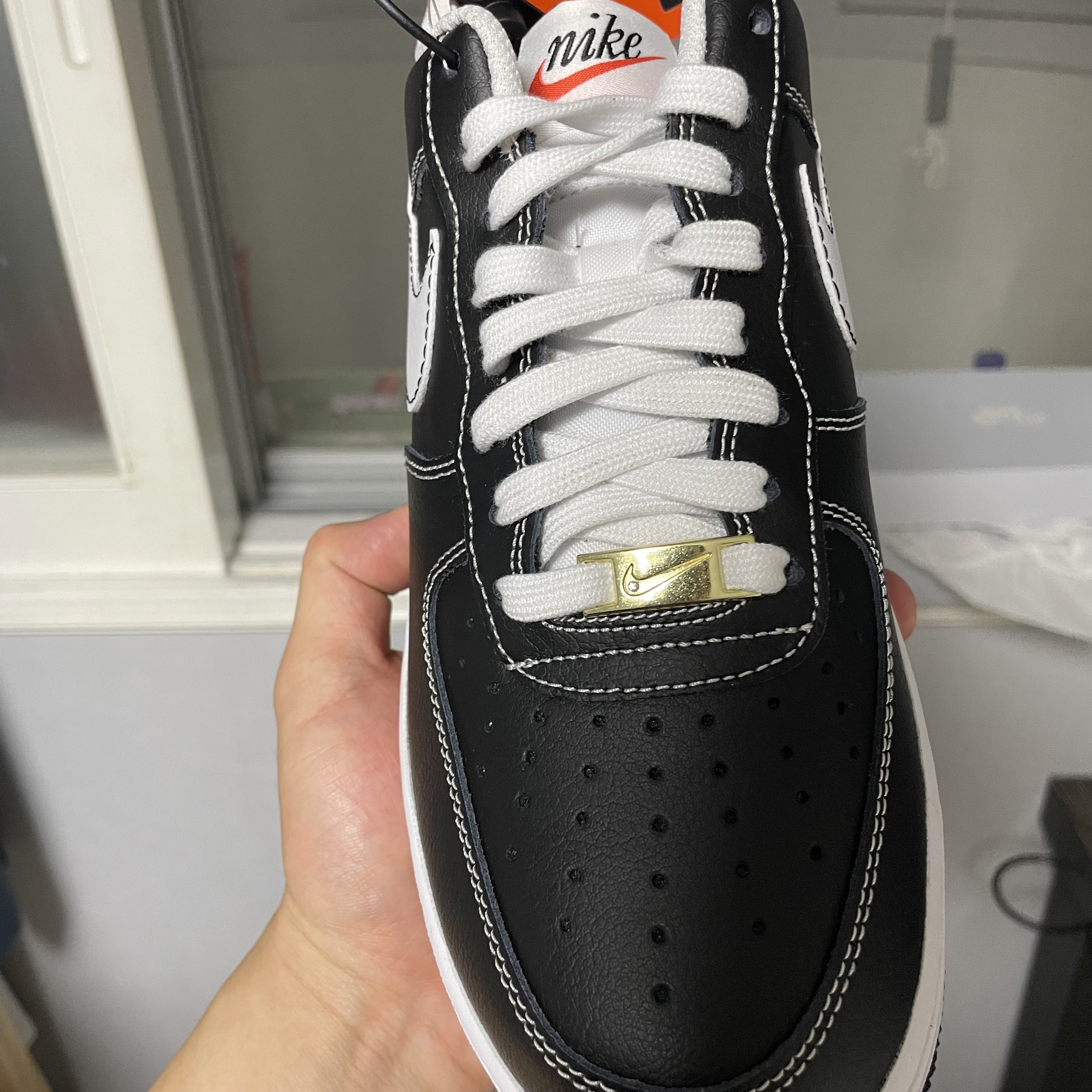 Nike Air Force 1 '07 First Use Black White 착용 스타일 - 4