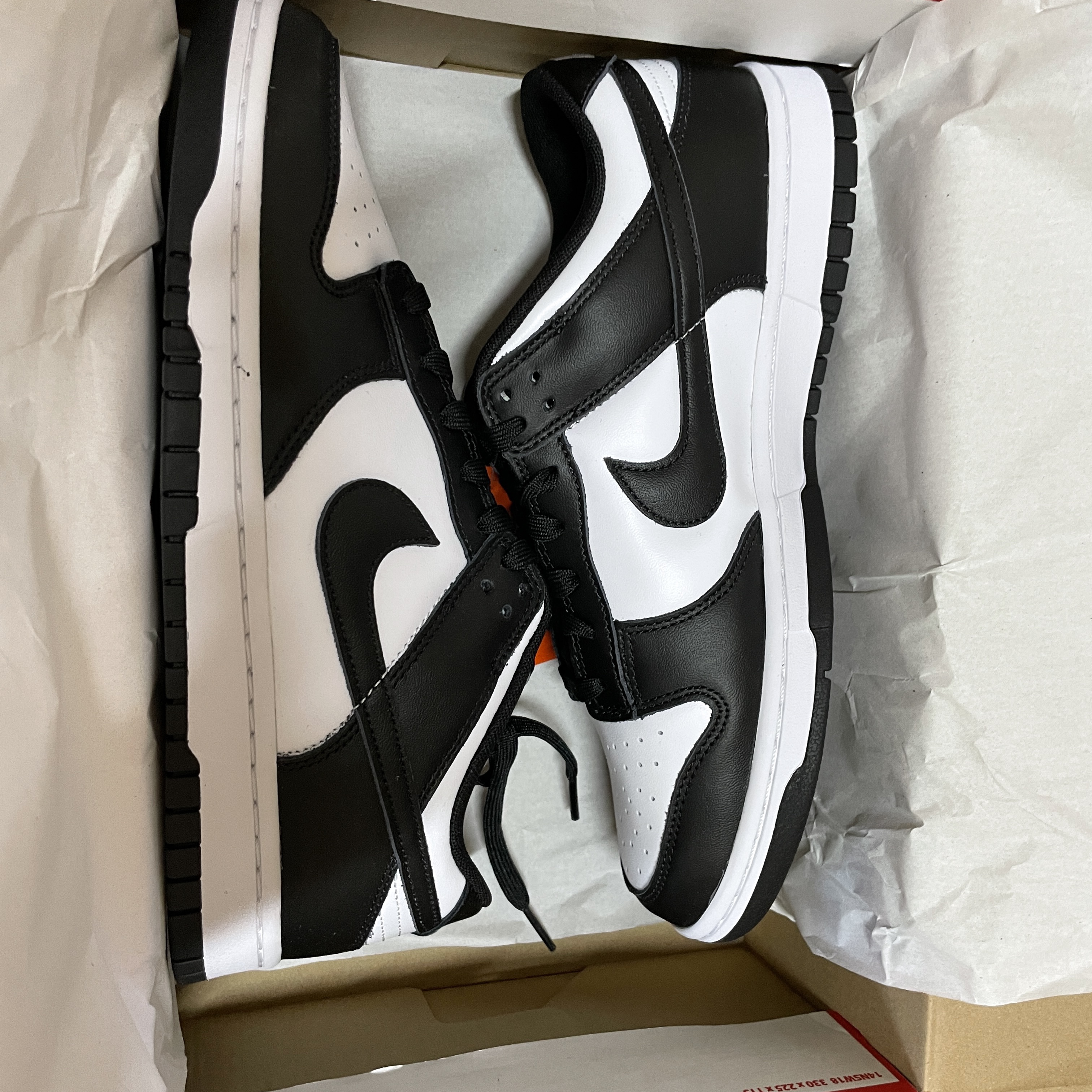 Nike Dunk Low Retro Black 착용 스타일 - 2